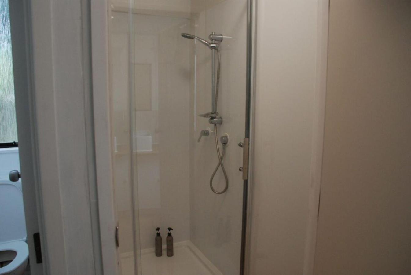 Standard Twin Room with Shared Bathroom