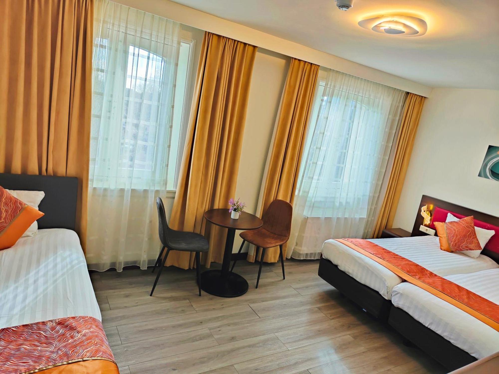 Triple Room,1465926479:JPEG