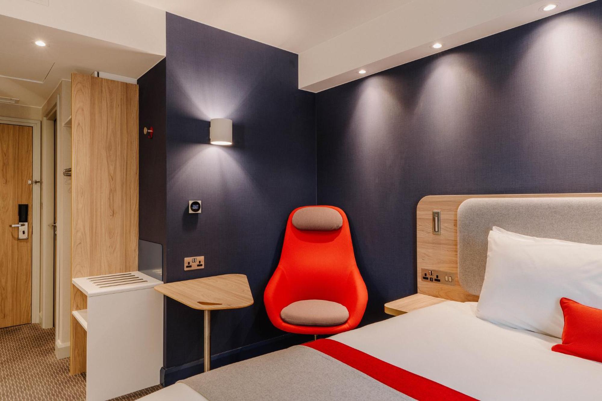 Standard Queen Room with Free Hot Breakfast - Top Floor