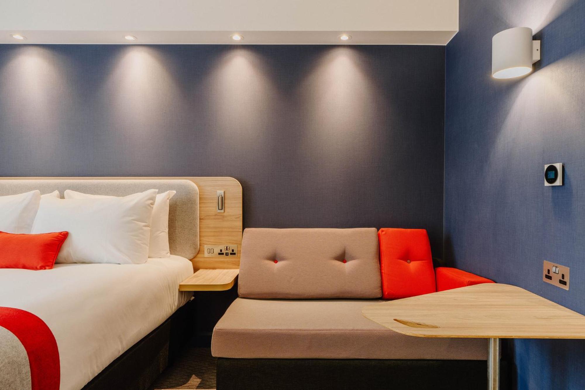 Standard Queen Room Sofa Bed CIty View Hot