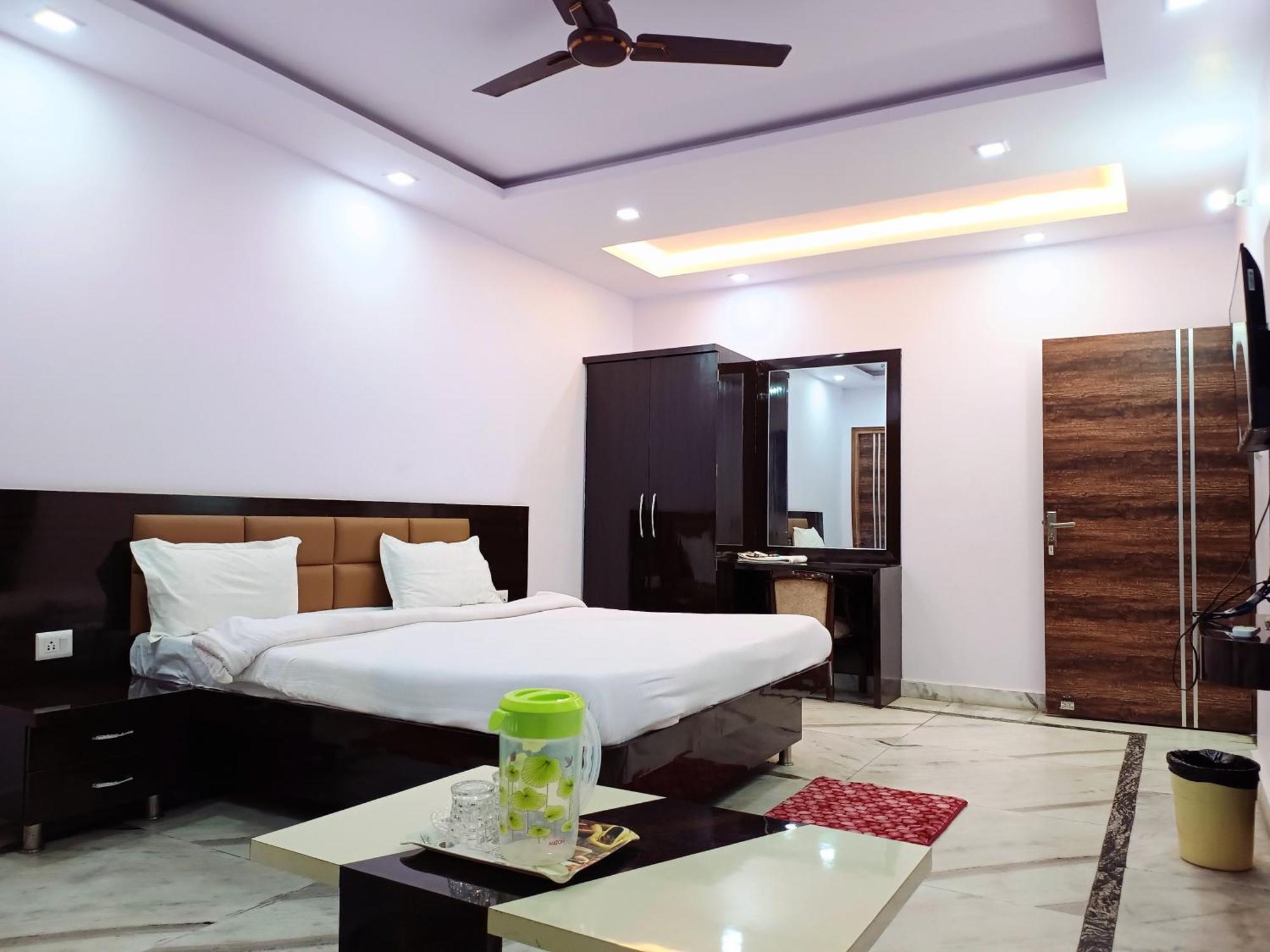 Deluxe King Room