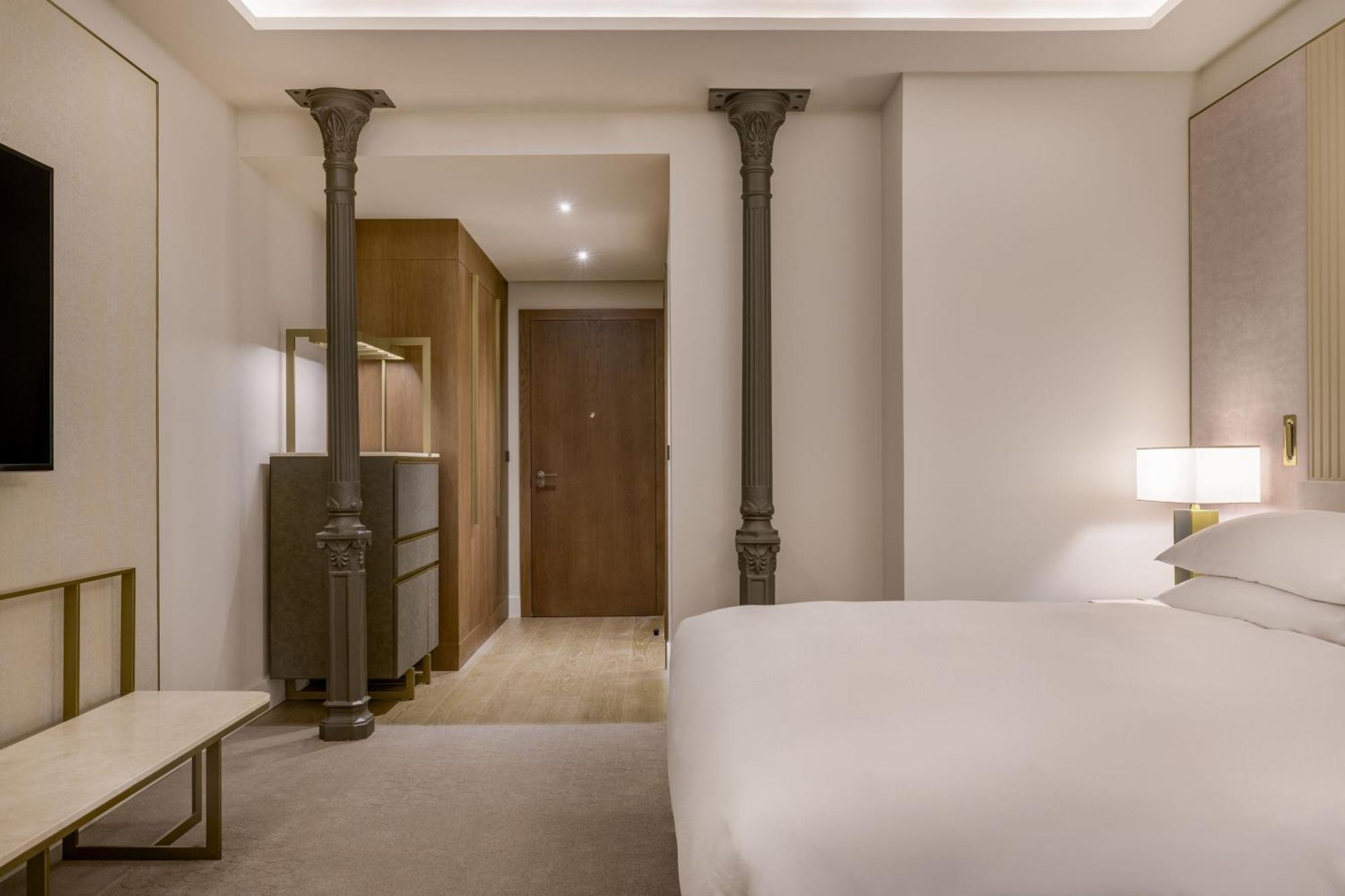 Premium Deluxe King Room Balcony City View