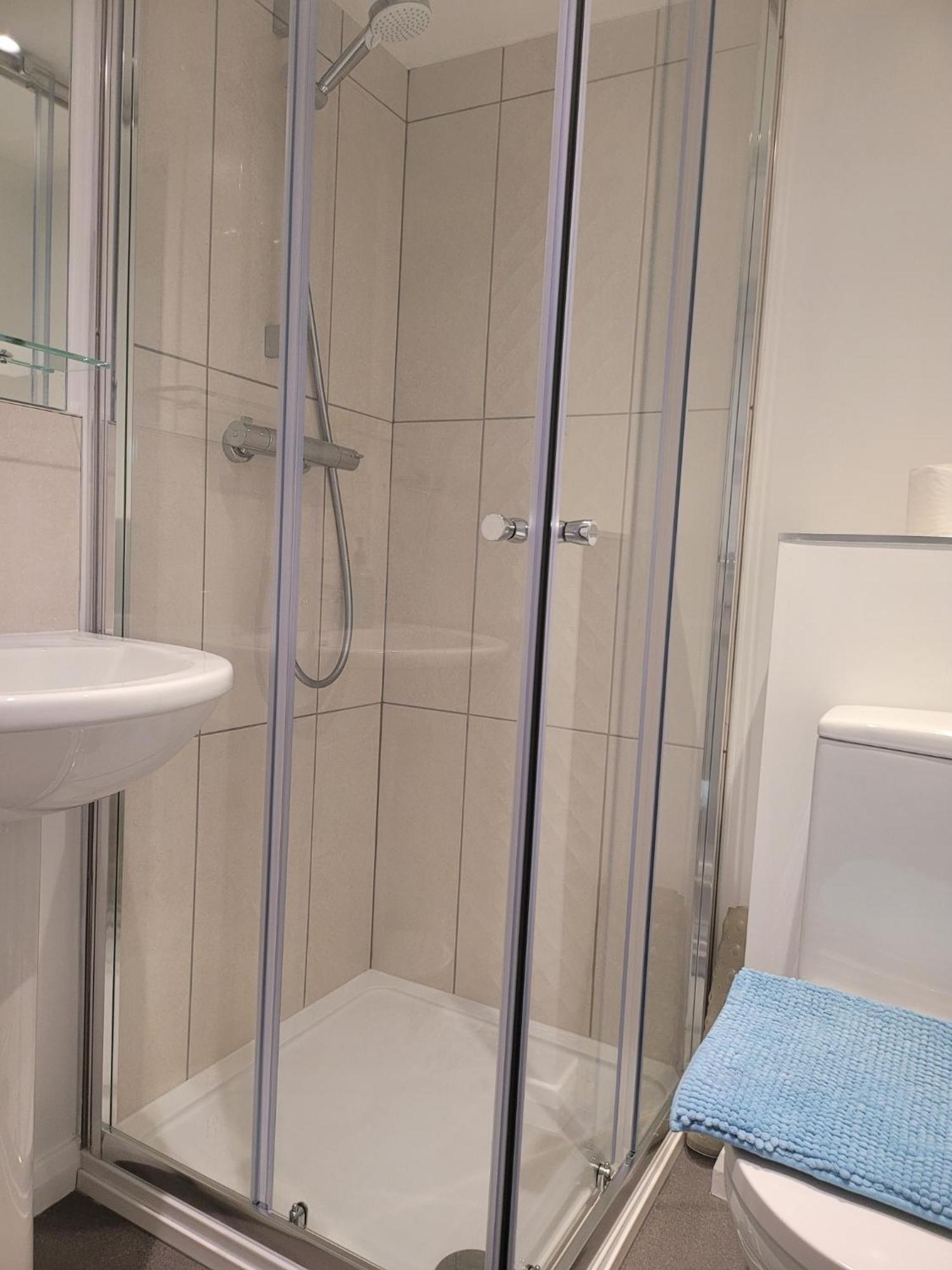 Habitación Doble con baño privado y vistas al mar