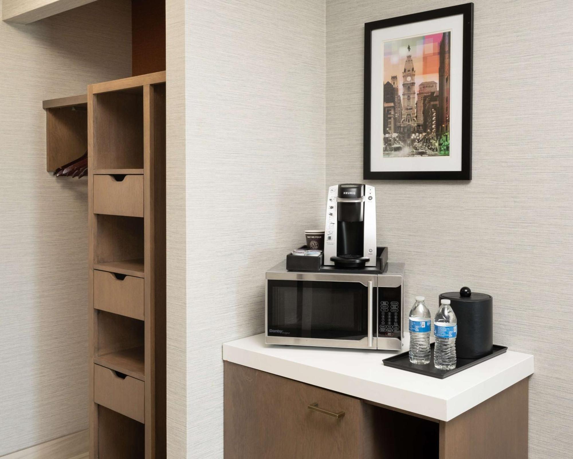 Suite Junior con cama extragrande y zona de estar