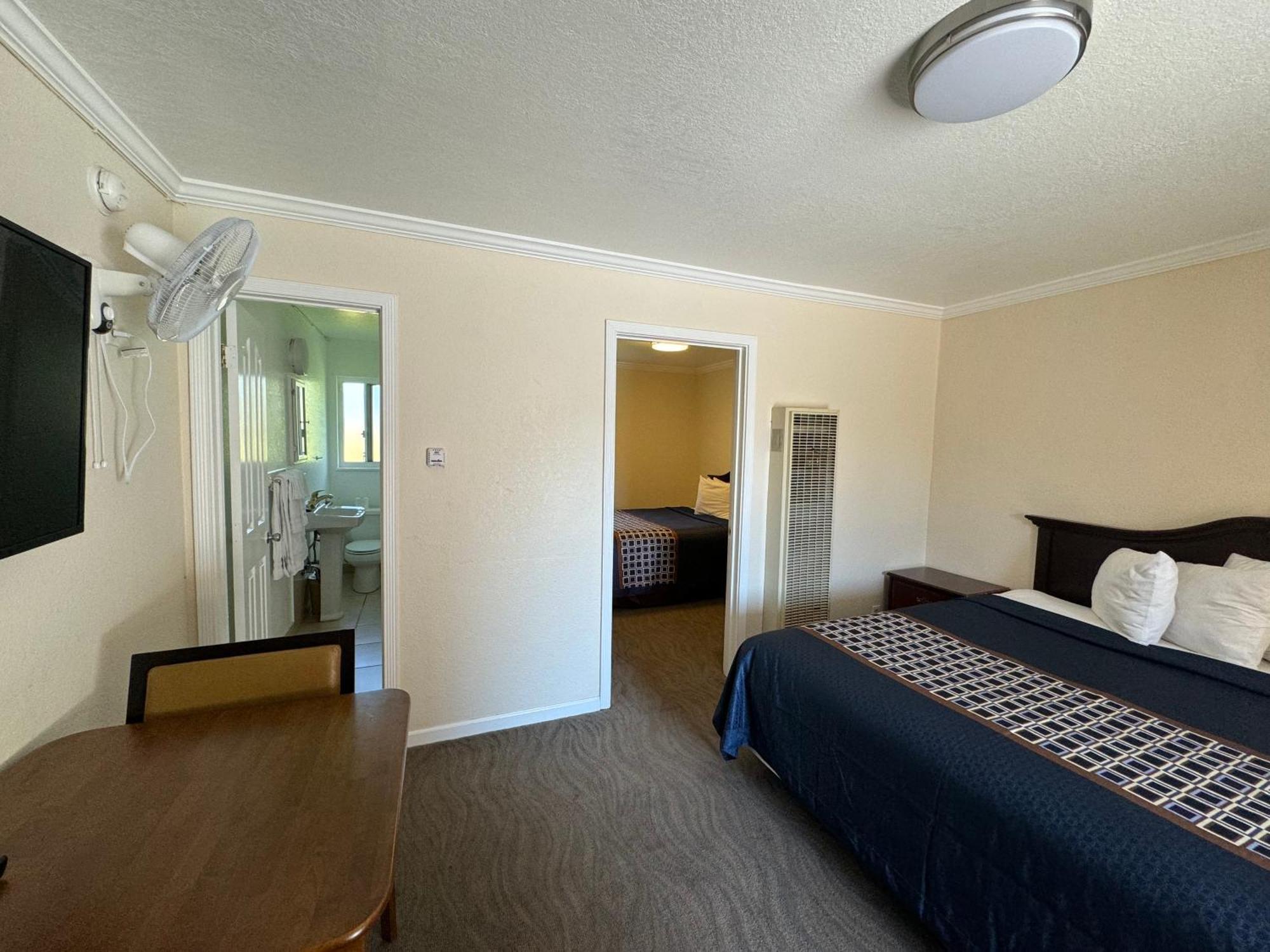 Double Room with Queen and King Bed