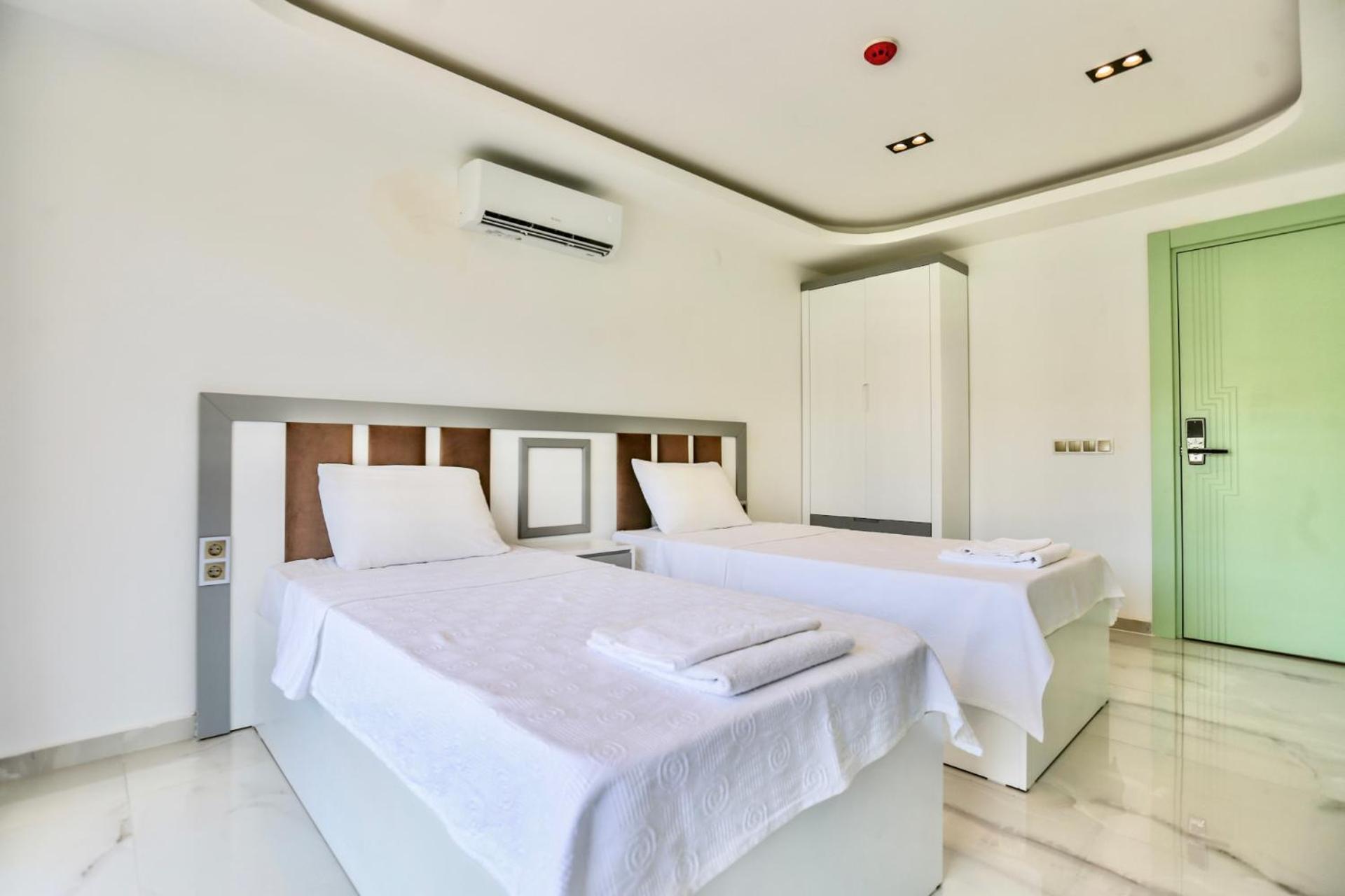Quadruple Room,1583723309:JPEG