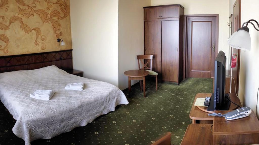 Doppel- oder Zweibettzimmer