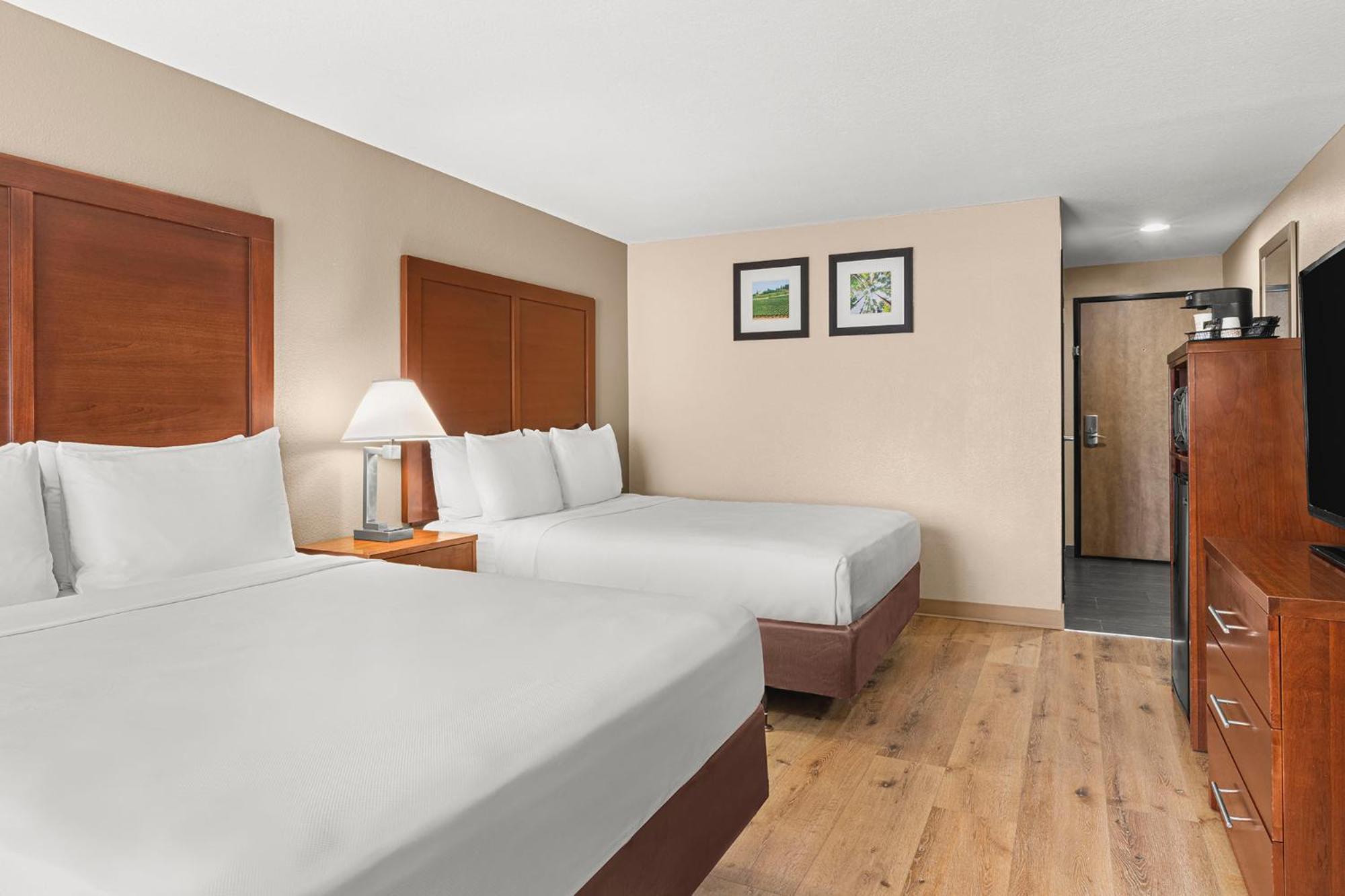 Queen Room with Two Queen Beds and Roll-In Shower - Accessible
