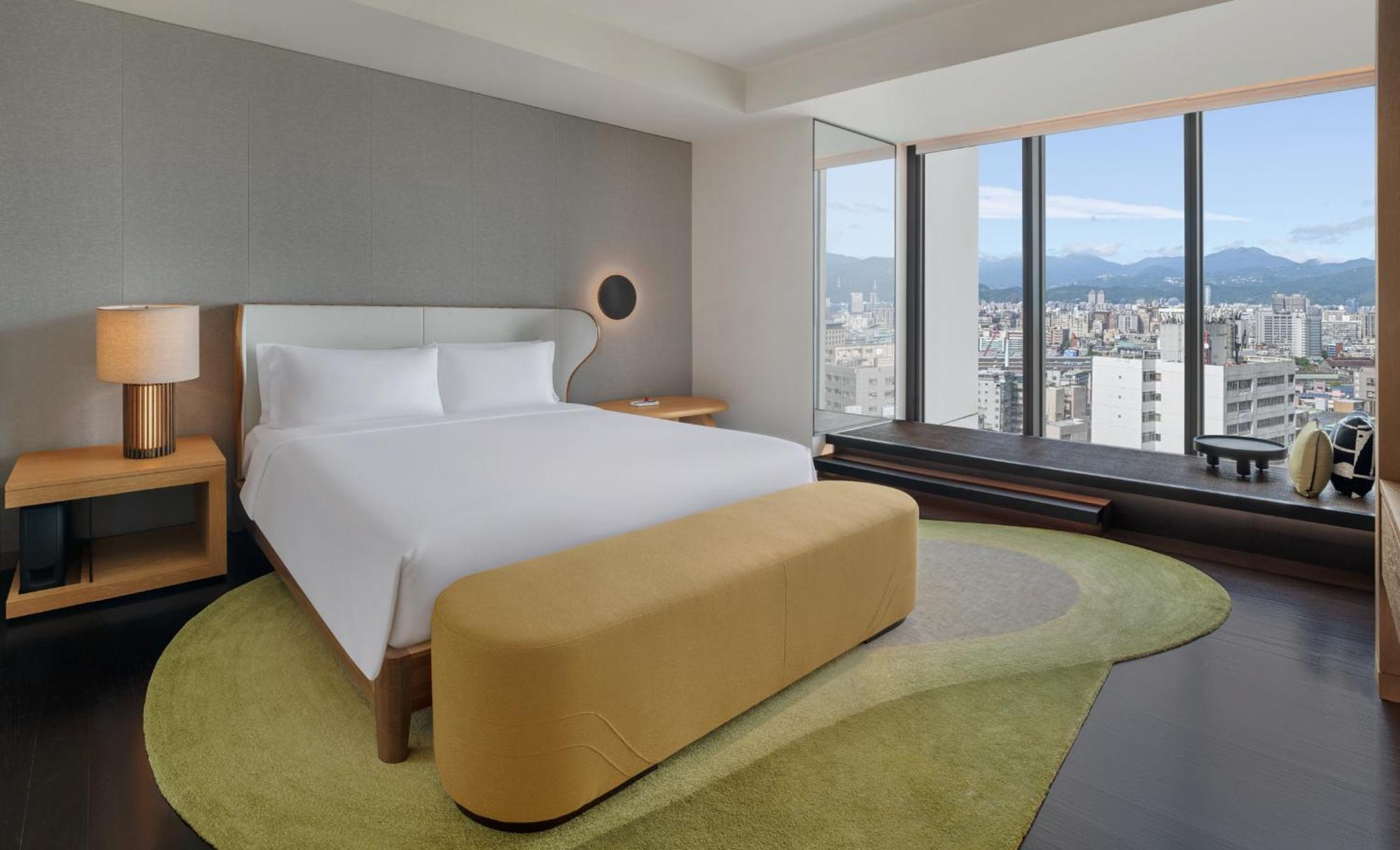 Marvelous Room 1 Bedroom Suite 1 King City view