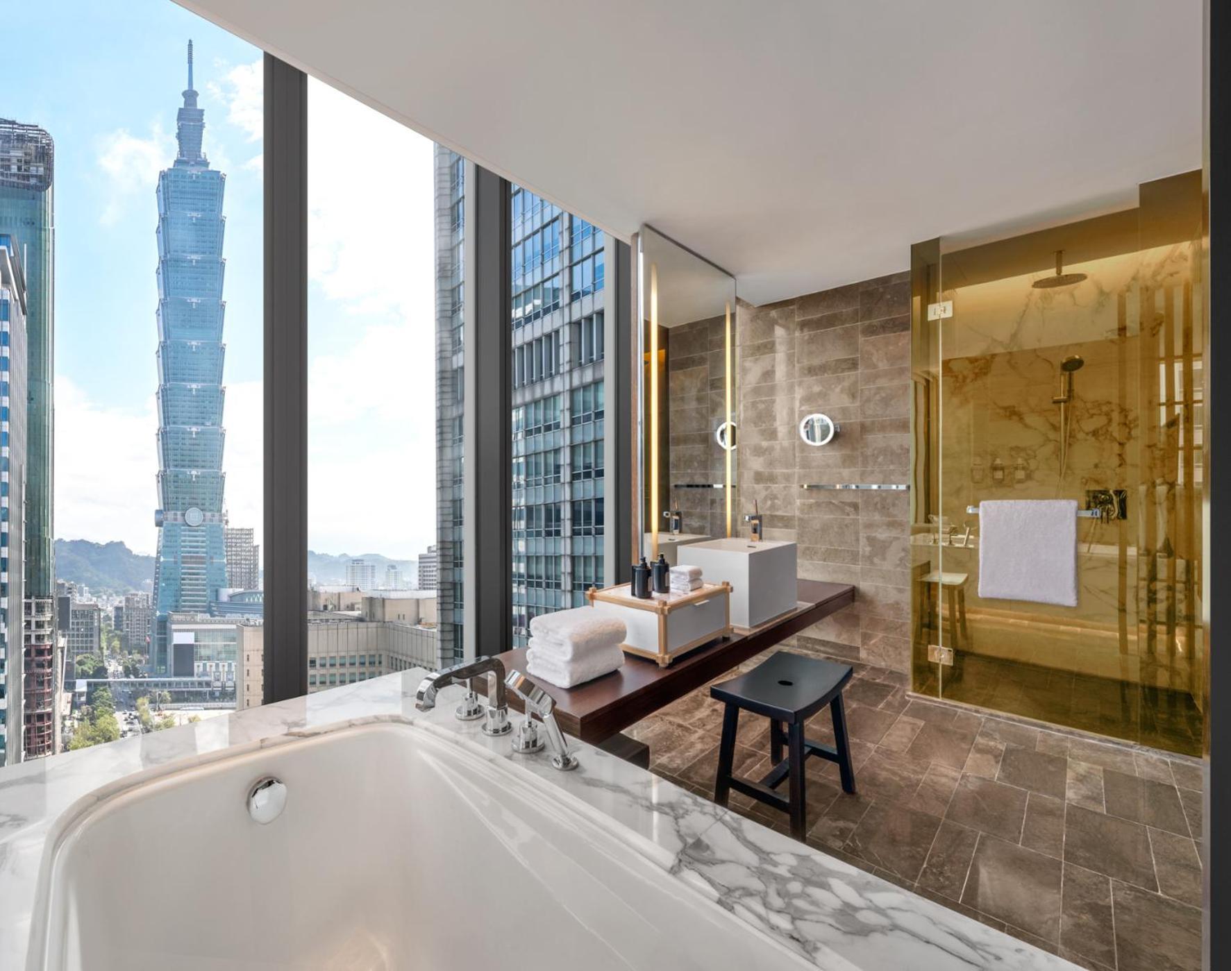 Fantastic Suite 1 Bedroom Suite 1 King TAIPEI 101 view