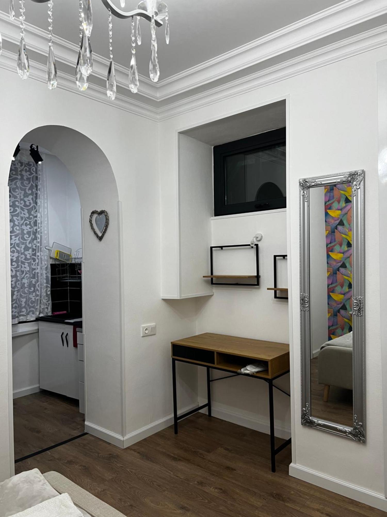 Deluxe One-Bedroom Apartment