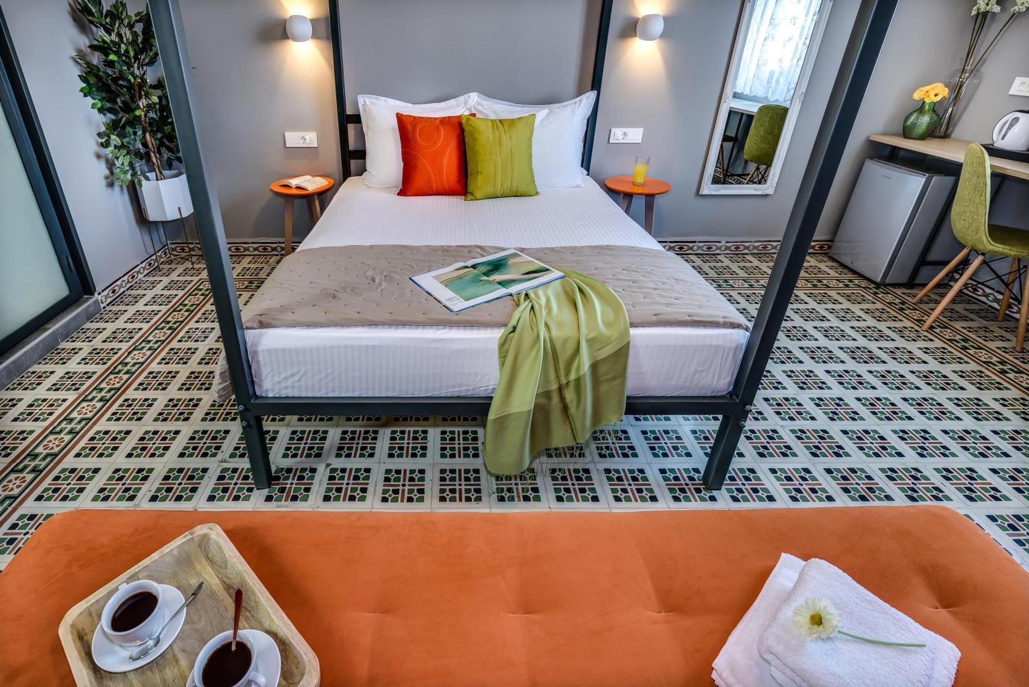 Deluxe Suite Queen size bed