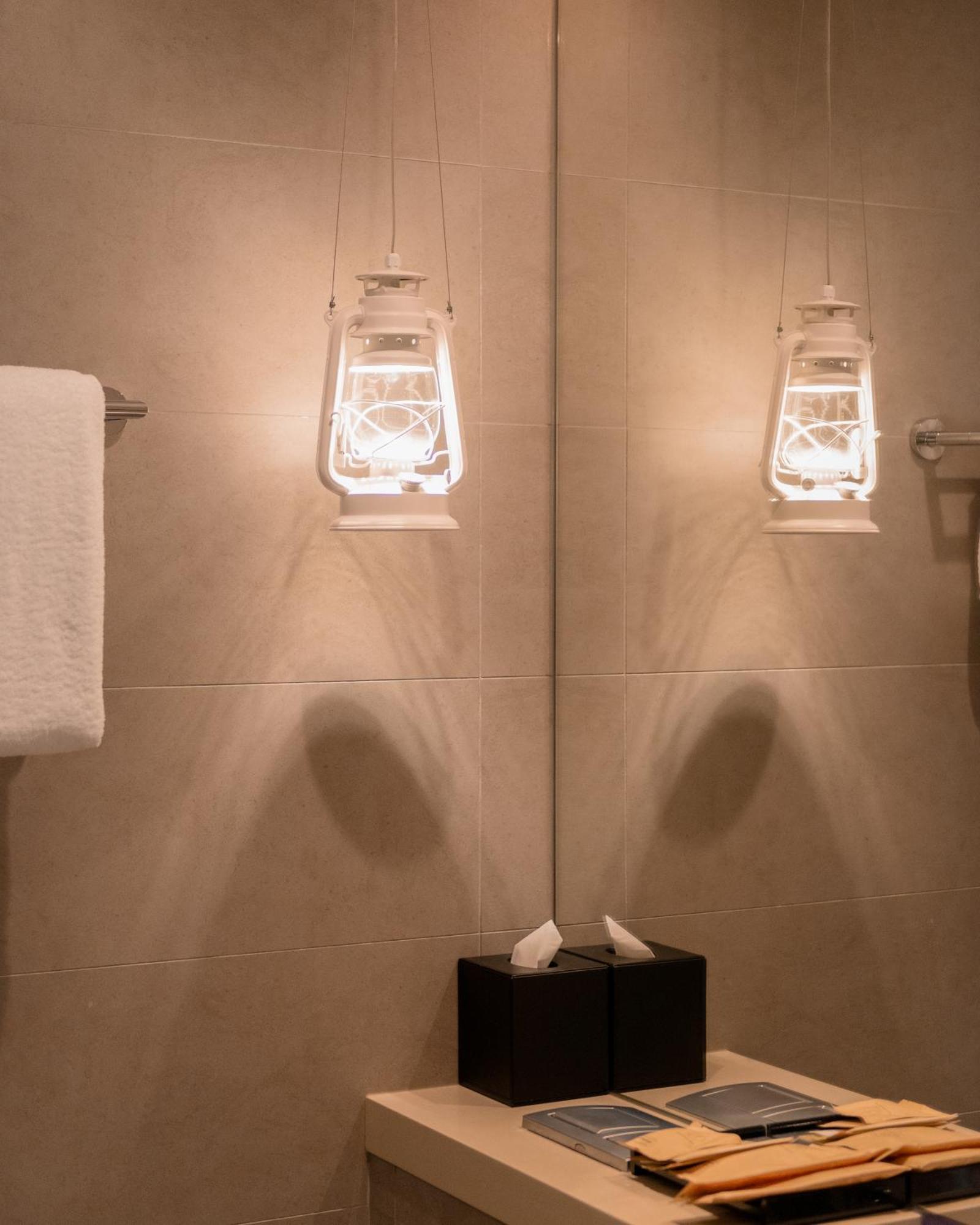 Deluxe Twin Room, Higher Floor, Free Minibar,1584719991:JPEG