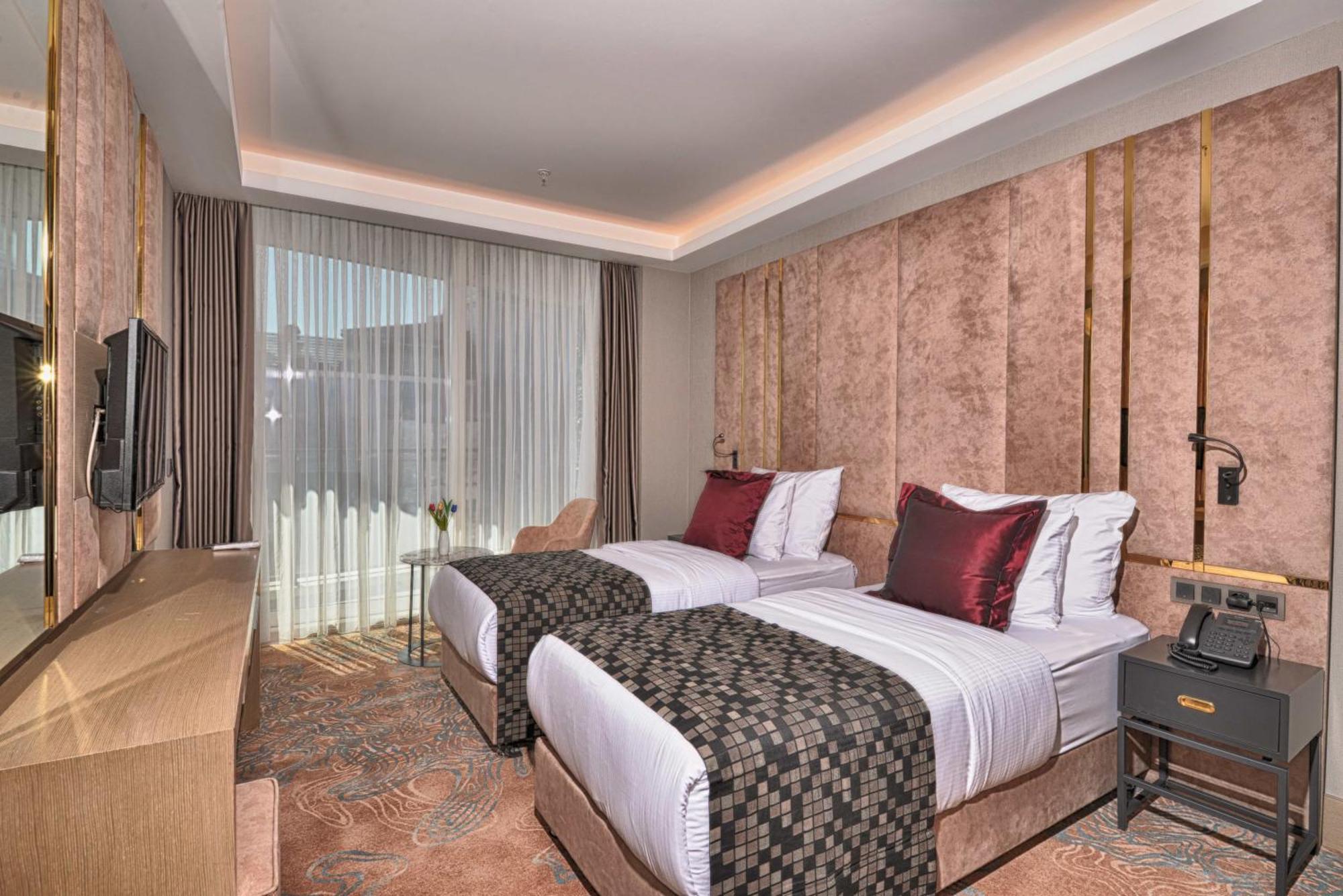 Superior Twin Room with Balcony and View