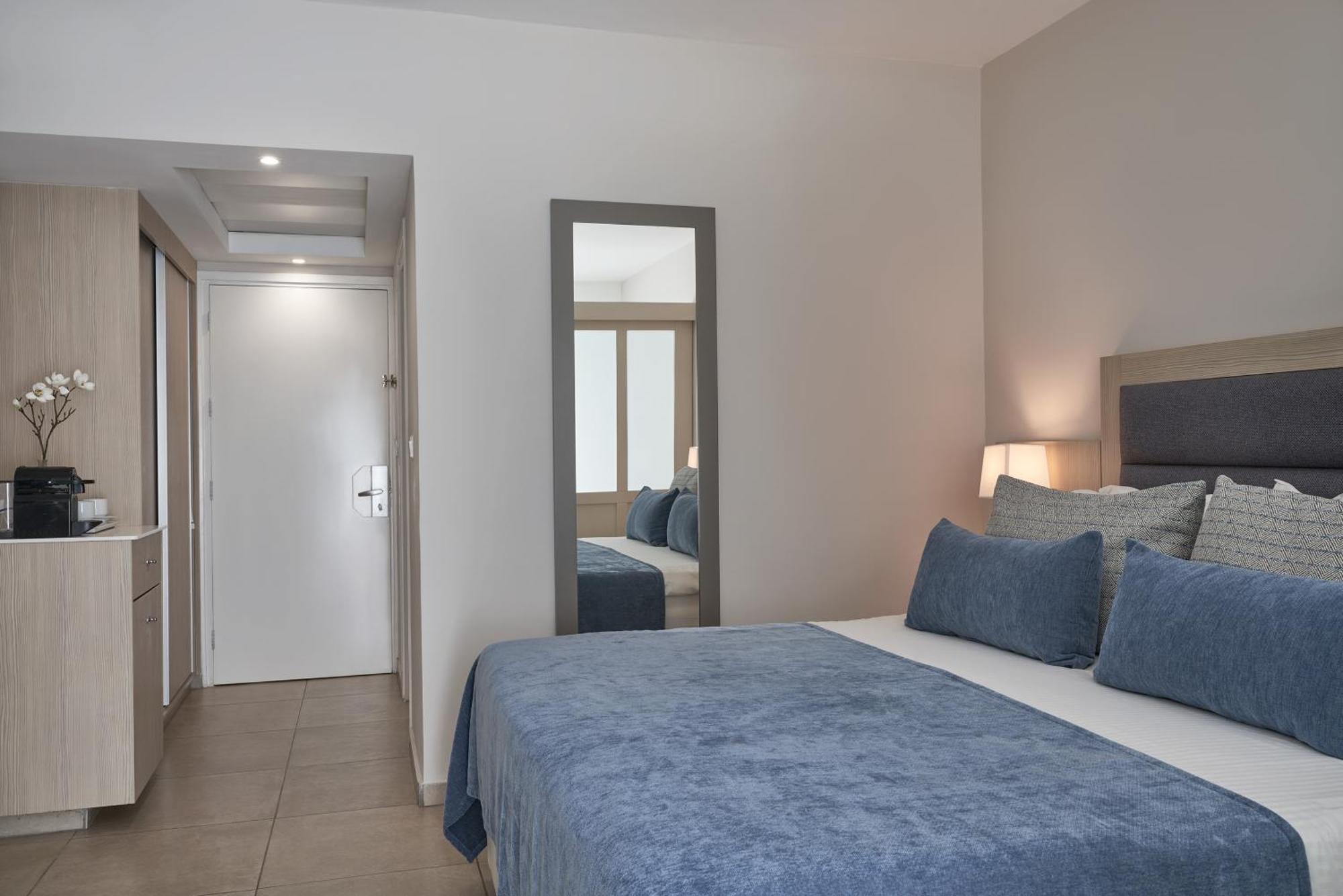 Premium Double Room Direct Pool Access,1584857751:JPEG