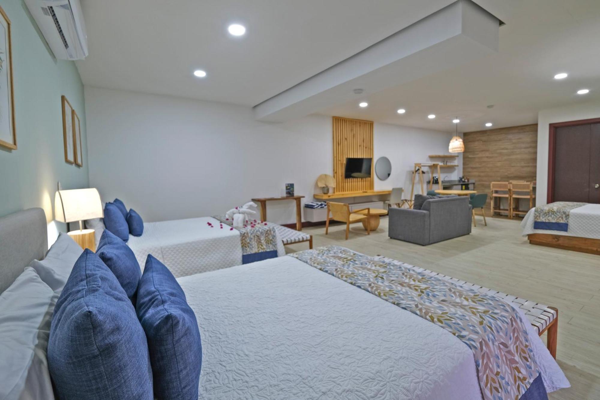 Family Studio,1550872576:JPEG