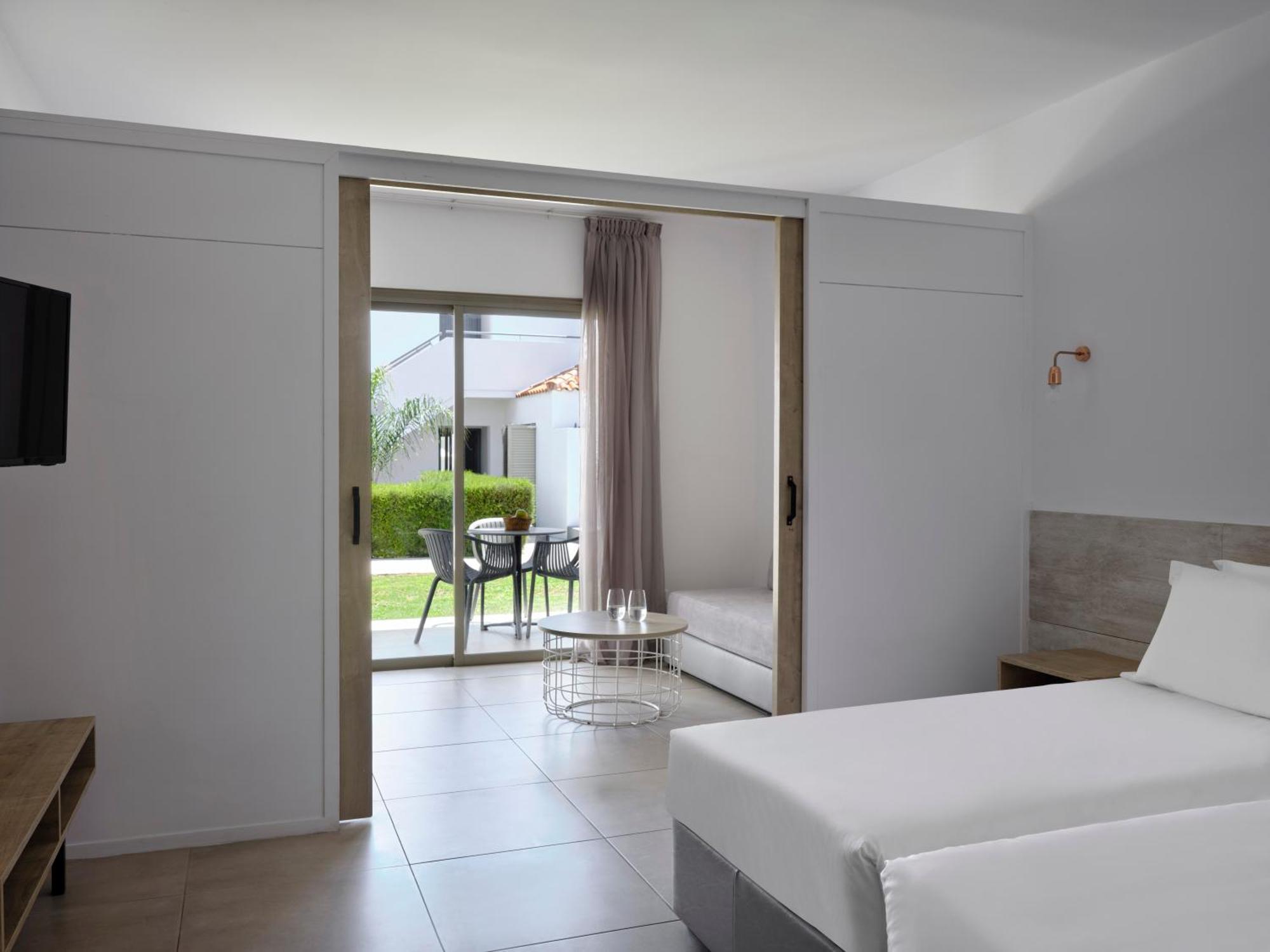 Family Room,1580333387:JPEG