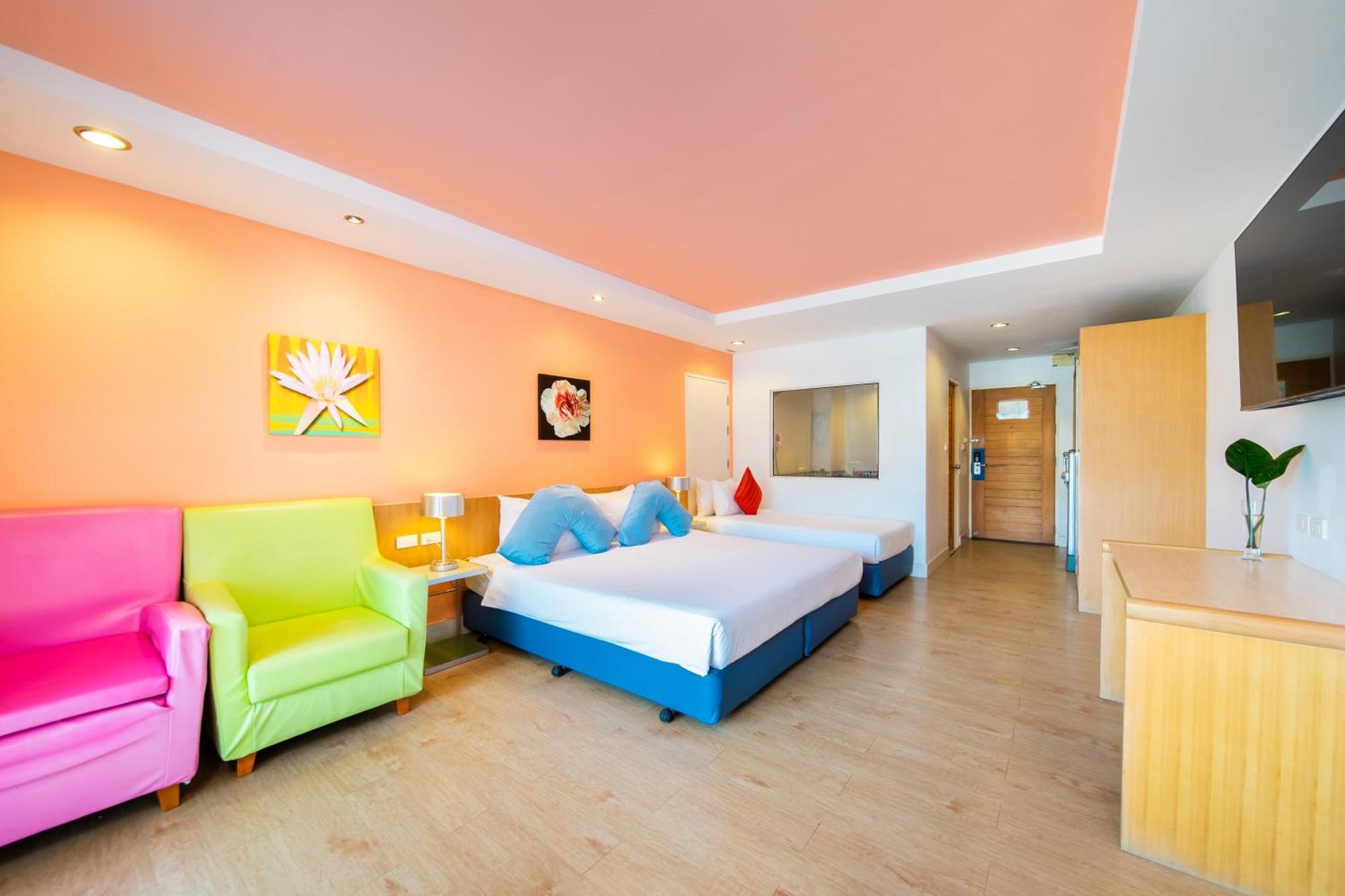 Deluxe Twin Queen Room No Balcony