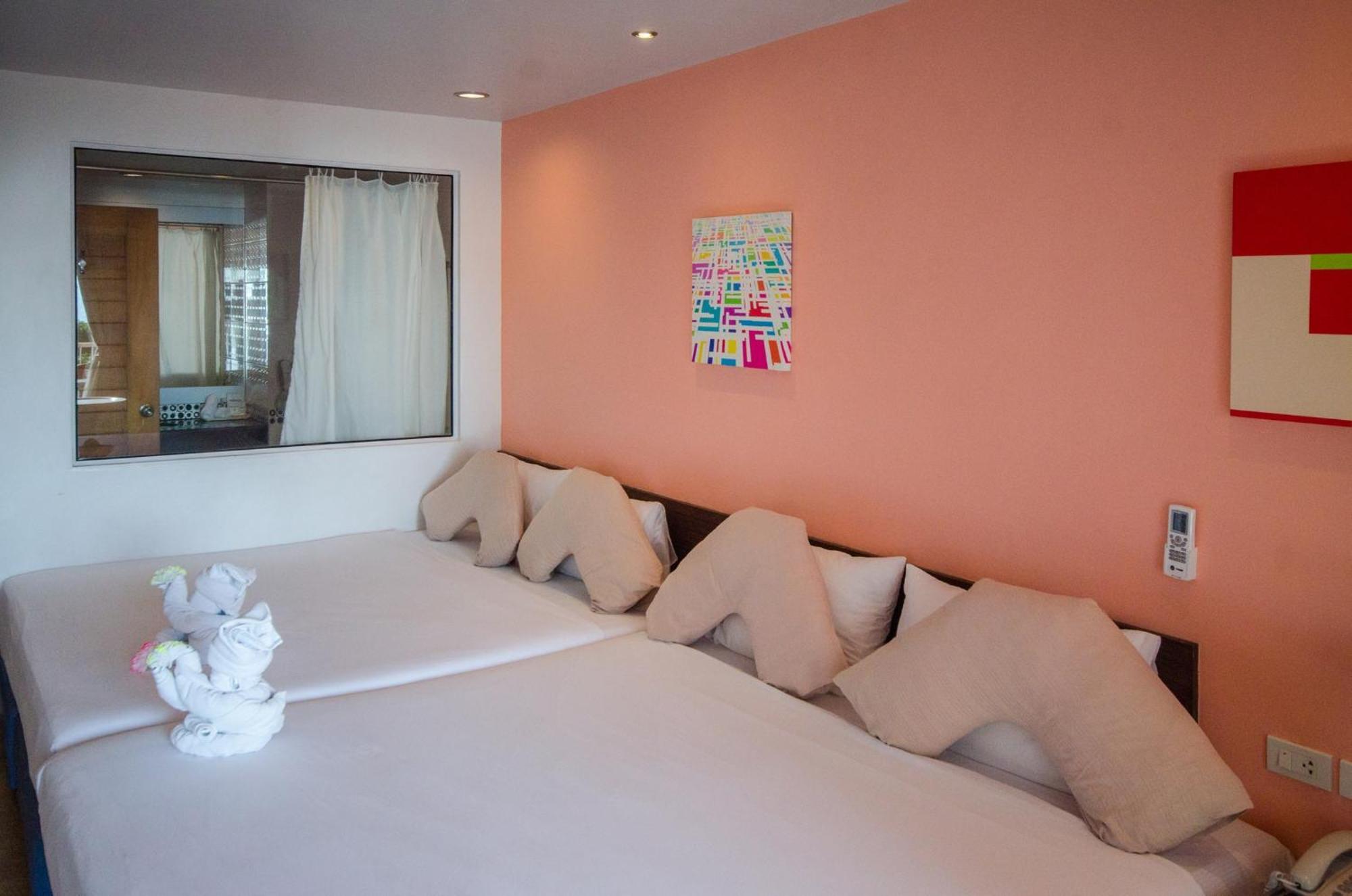 Deluxe Twin Queen Room