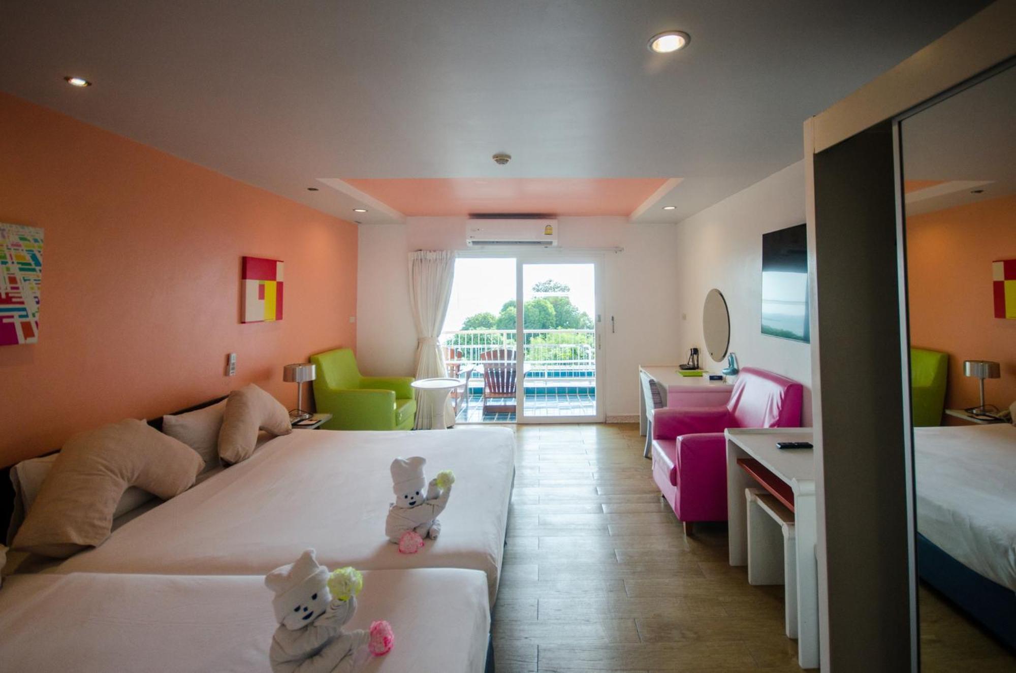 Deluxe Twin Queen Room