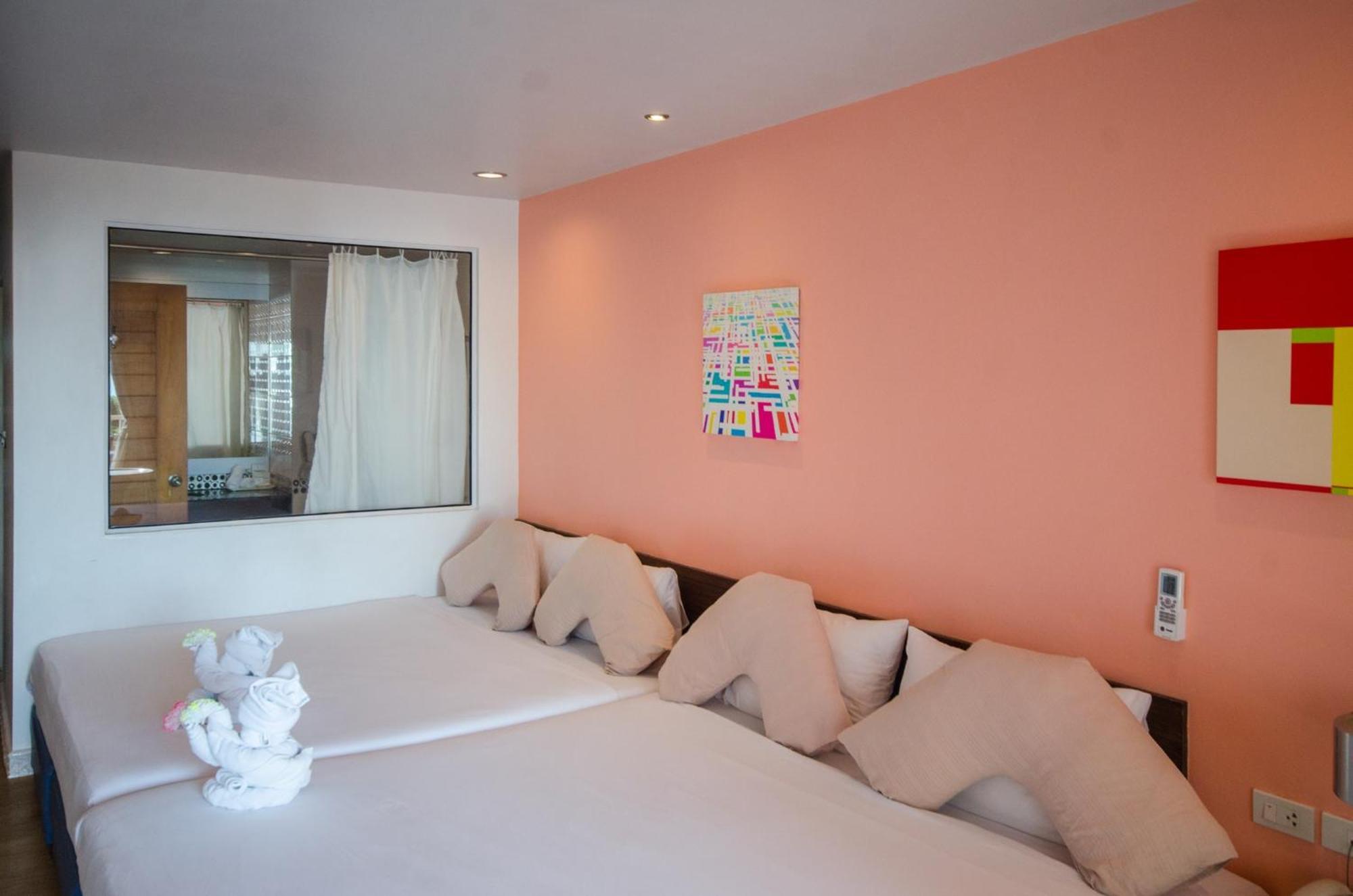 Deluxe Twin Queen Room