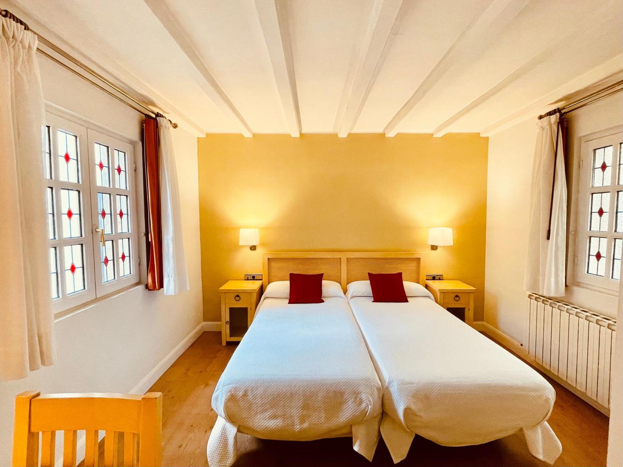Twin Room,1585463166:JPEG