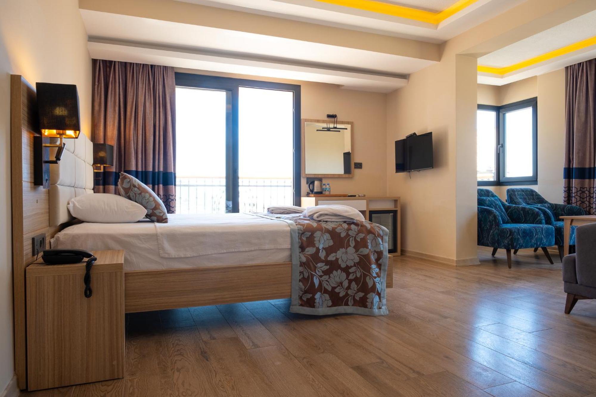 Deluxe Room,1585468631:JPEG