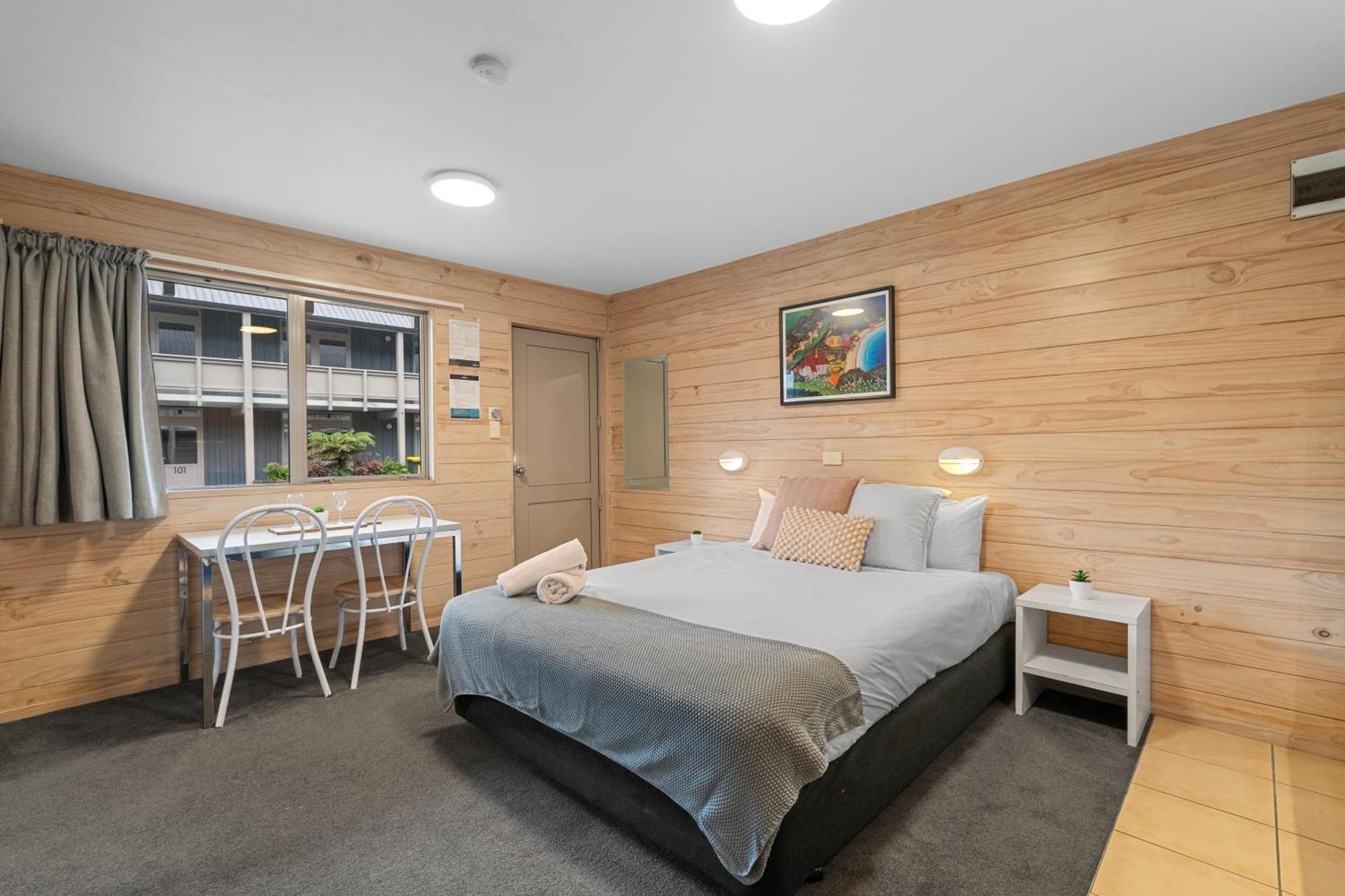 Self Contained Unit - 2 Room