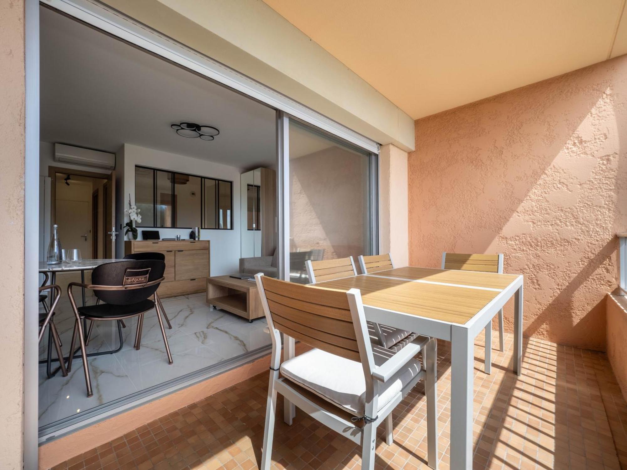 Sunny Riviera Apartment