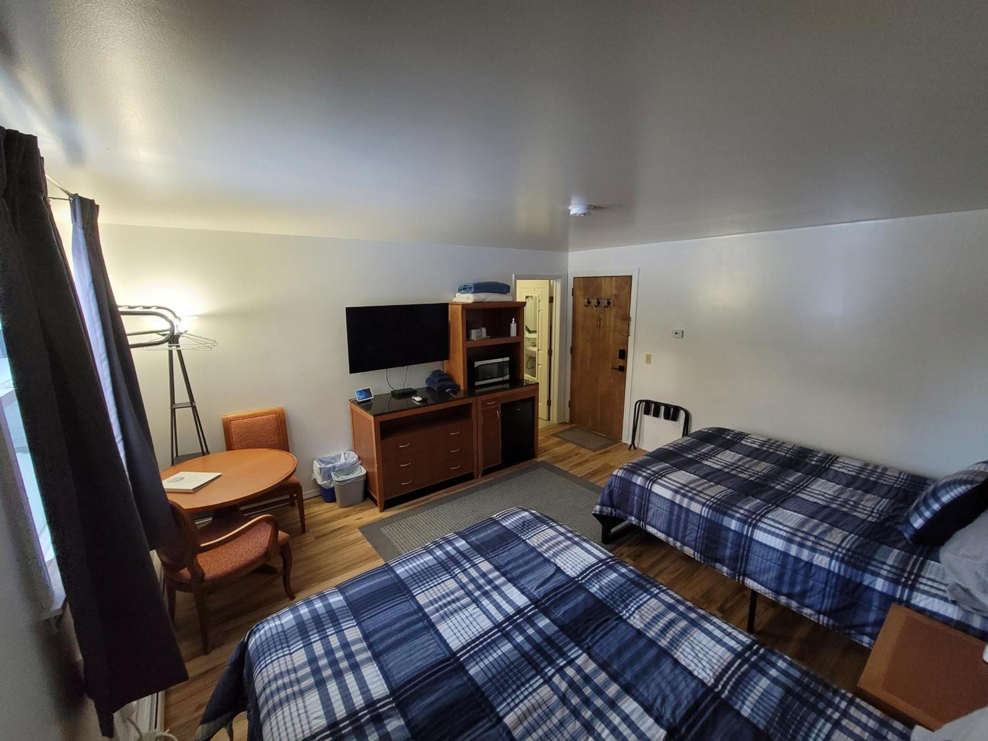 Deluxe Queen Room