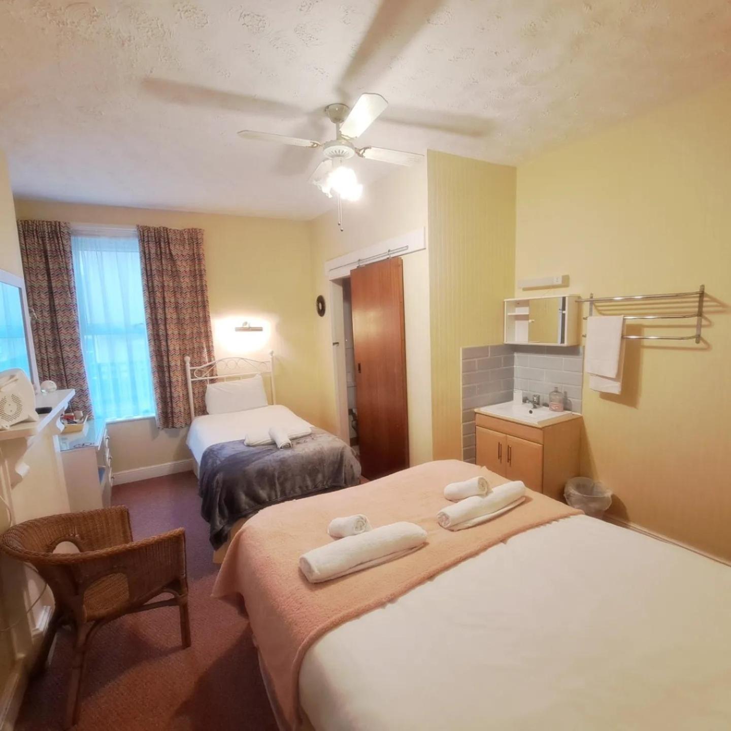 Comfort Triple Room with Shower