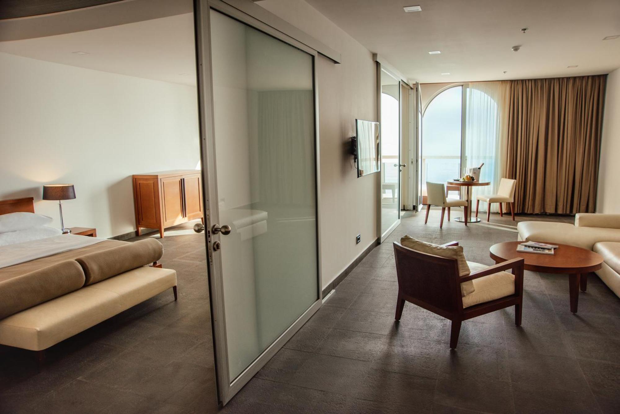 Luxury Suite Sea View,1586108901:JPEG