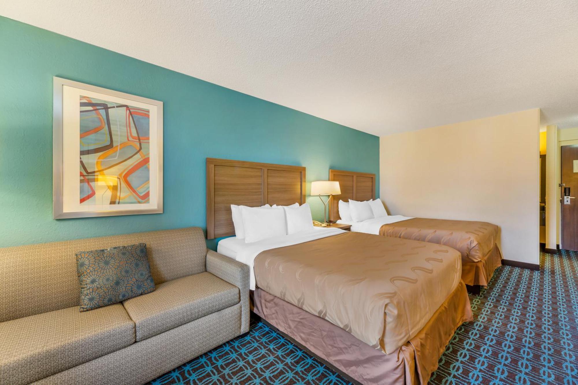 Family Room Two Queen Beds Sofa bed Non Smoking