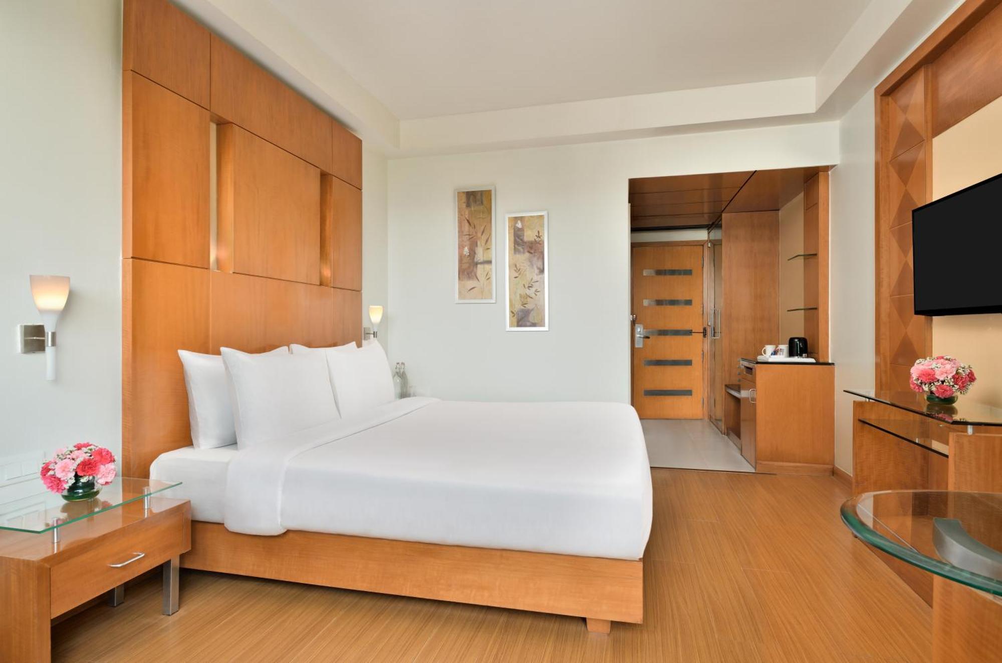 Club Single Room - Disability Access Non-Smoking: Complimentary 4 pcs laundry/nights(T&C apply), complimentary minibar/ night, Buy One Get One at FireBall Bar(11AM - 8PM) on House Brand, 20% off on F&Soft Beverages, Early Checkin by 2hrs(Subject to A,1586121962:JPEG