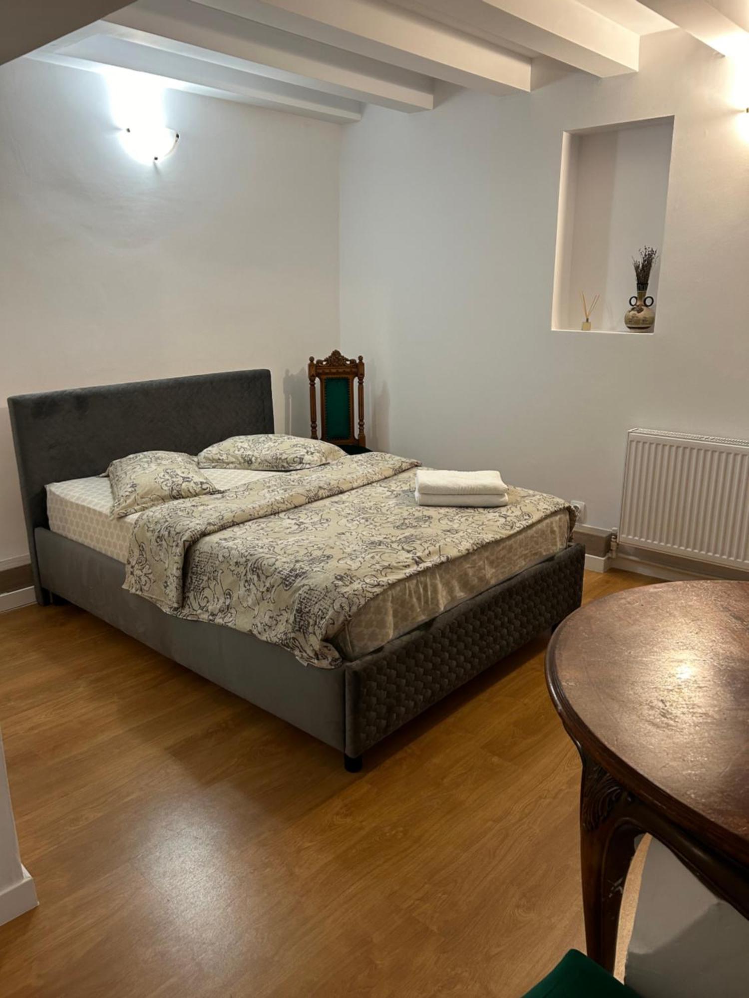 Double Room,1586133771:JPEG