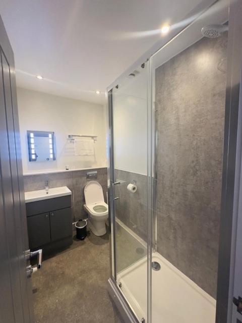 Twin Room Bathroom,1586137976:JPEG