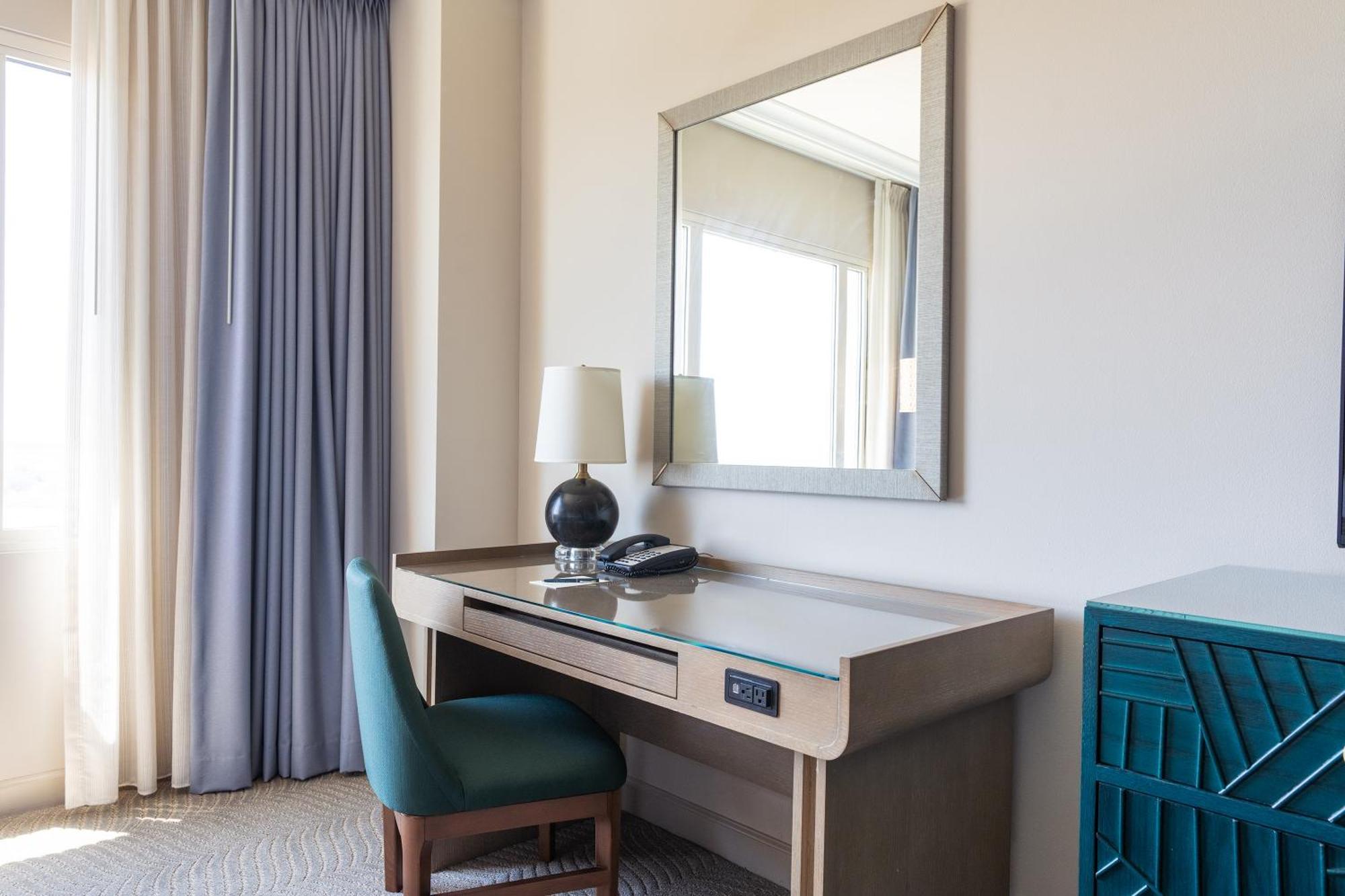 Premier Balcony Room - 2 Queen Beds