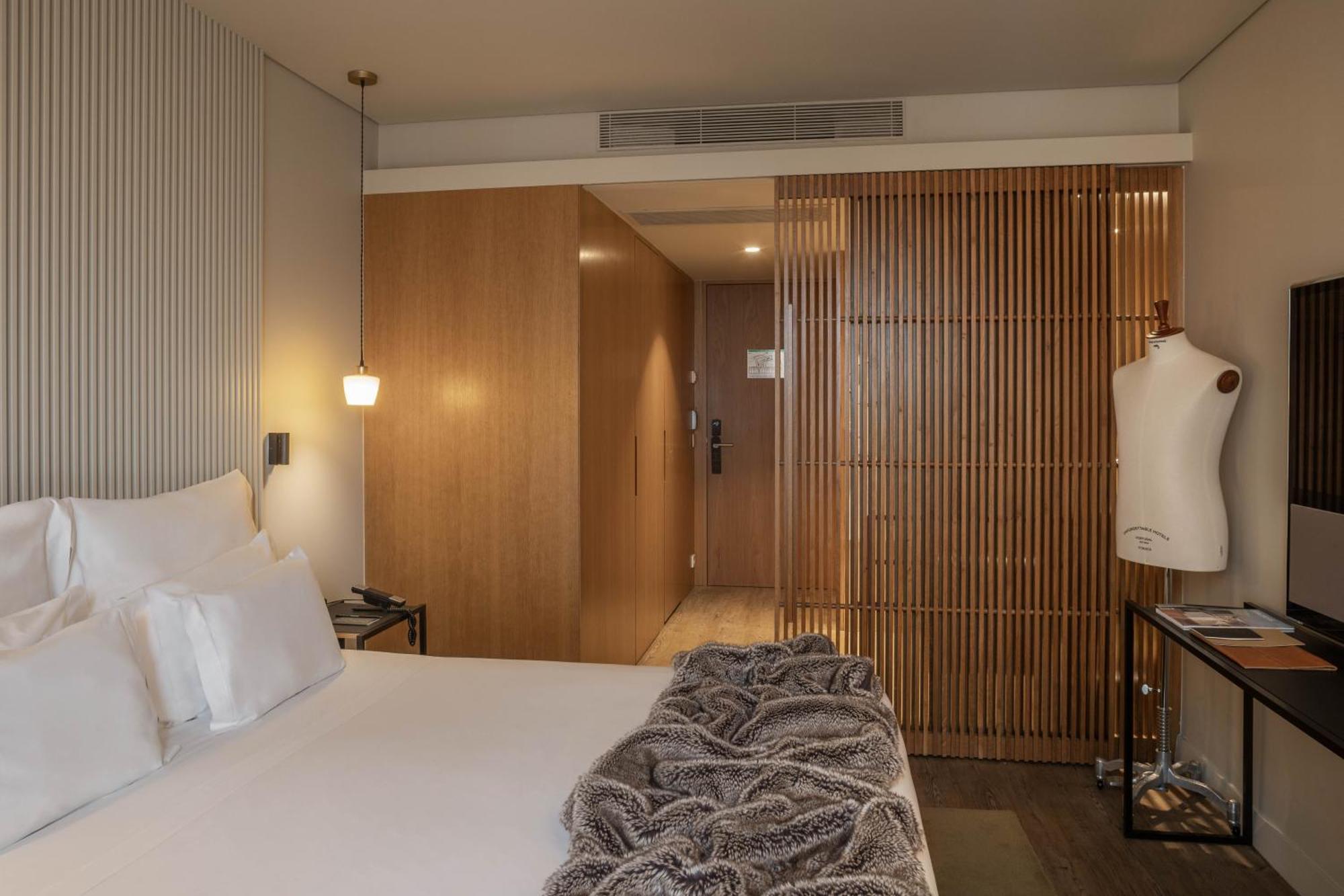 Superior Double Room with Terrace and City View