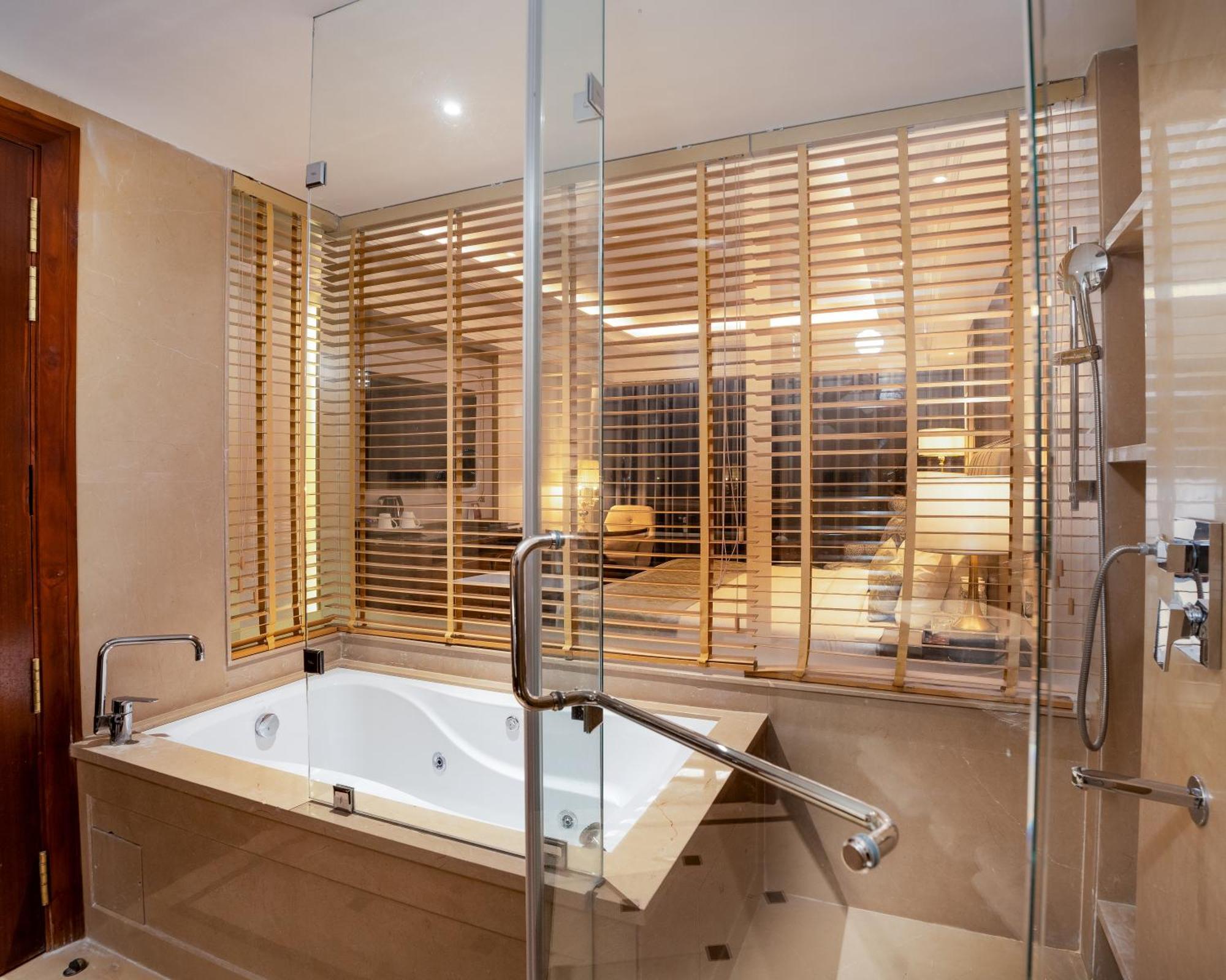 King Room with Spa Bath