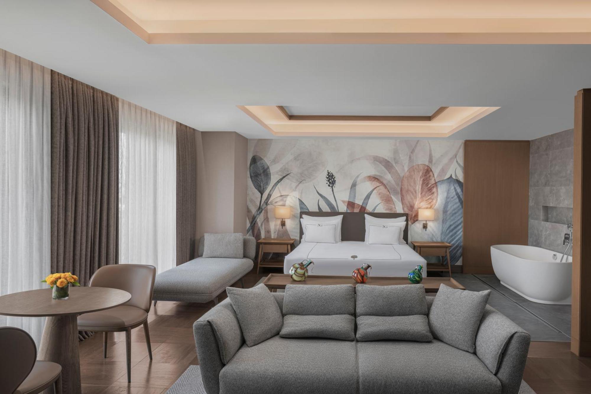 Honeymoon Suite Room