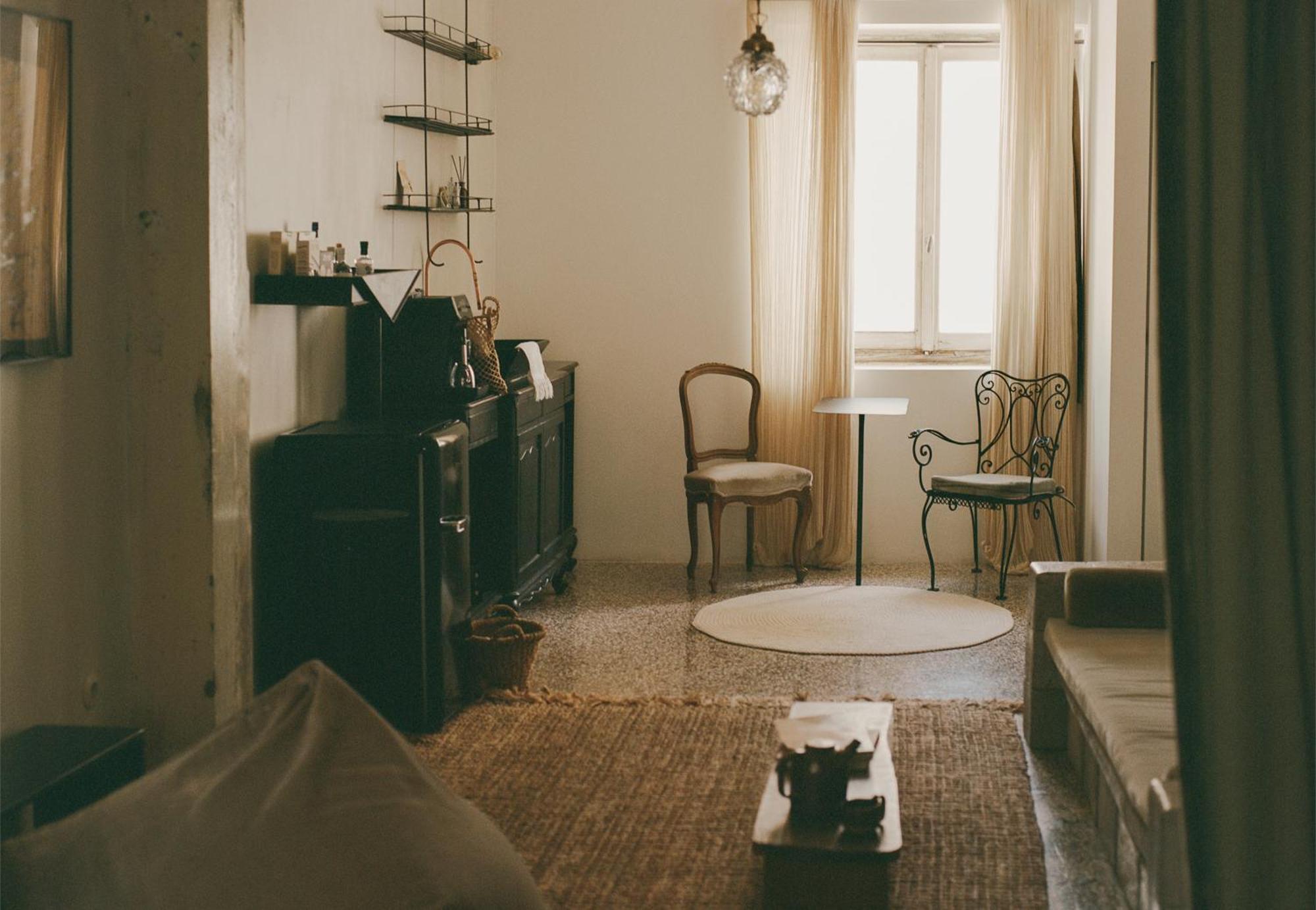Amour room,1586258631:JPEG