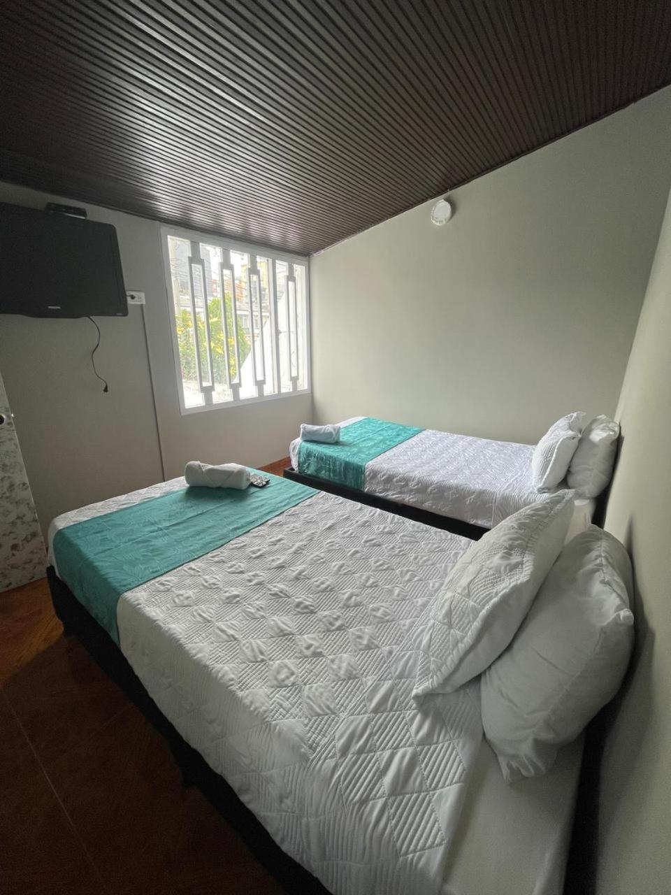 Small Twin Room,1592253885:JPEG