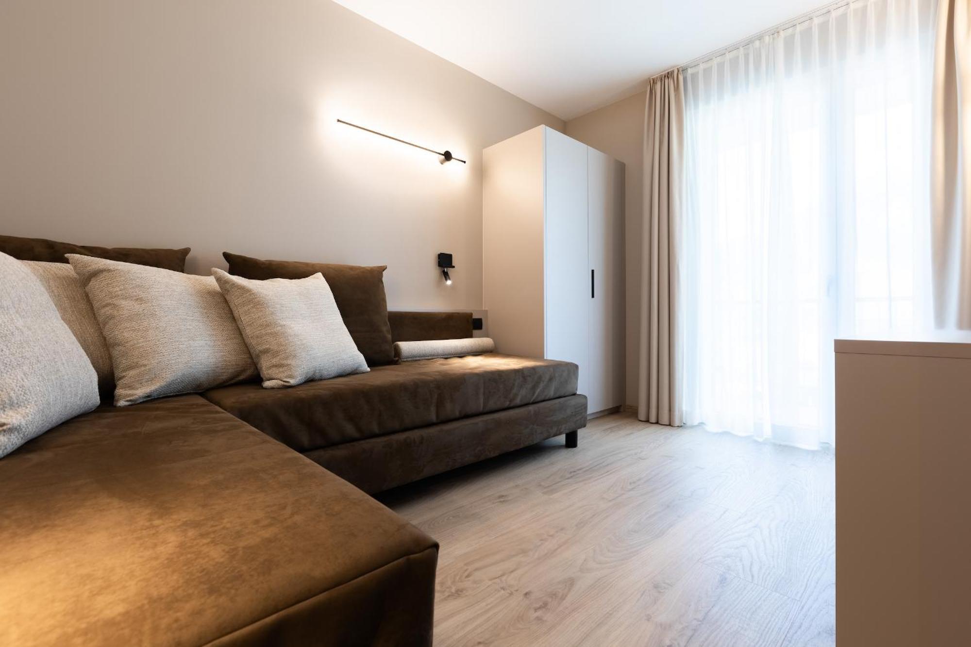 Deluxe Family Room,1586821596:JPEG