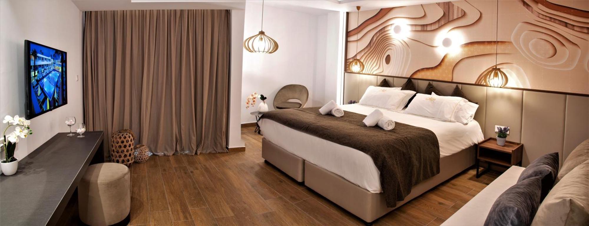 Deluxe Family Room