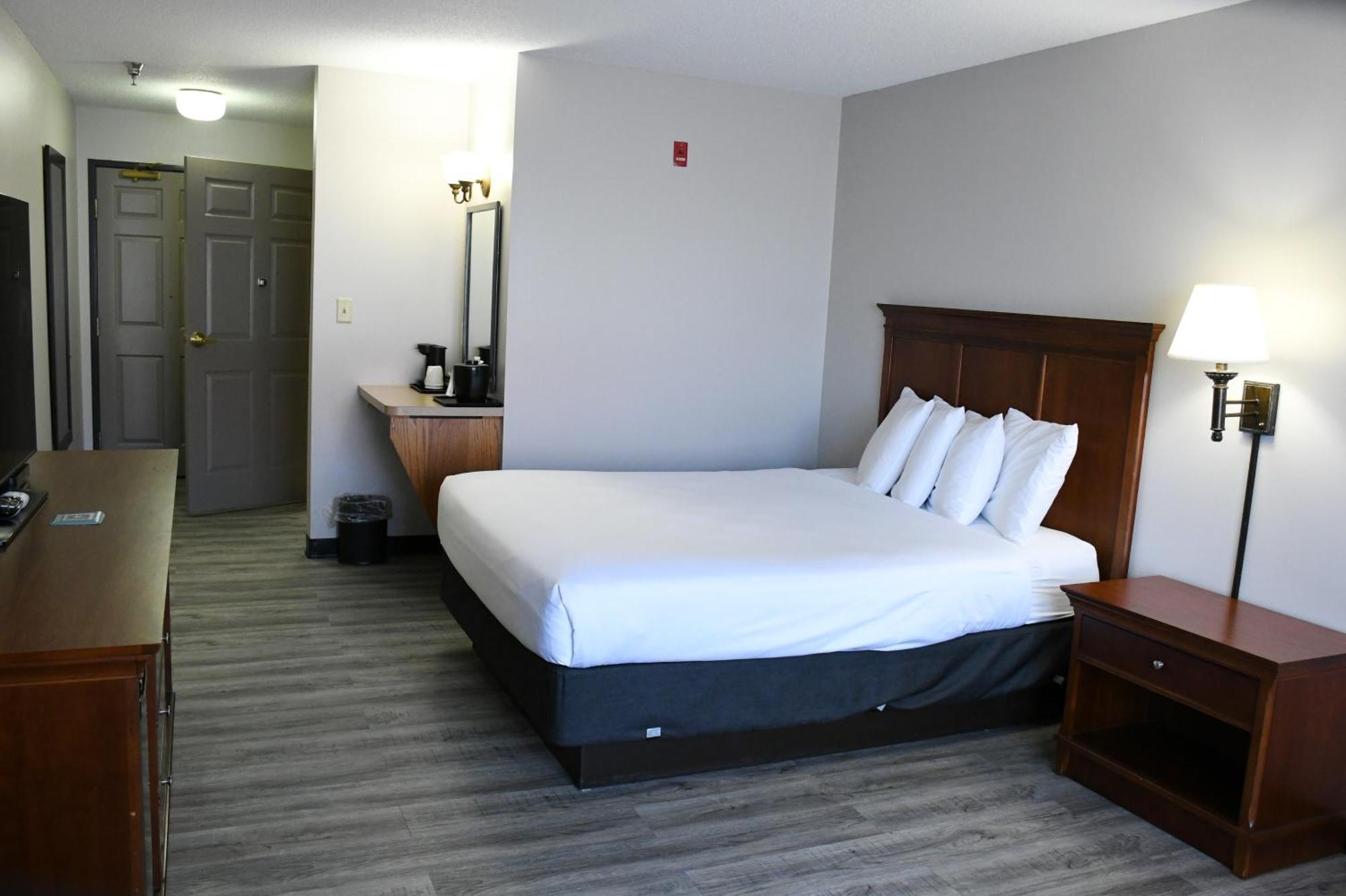 Queen Room with Bath Tub - Disability/Non-Smoking