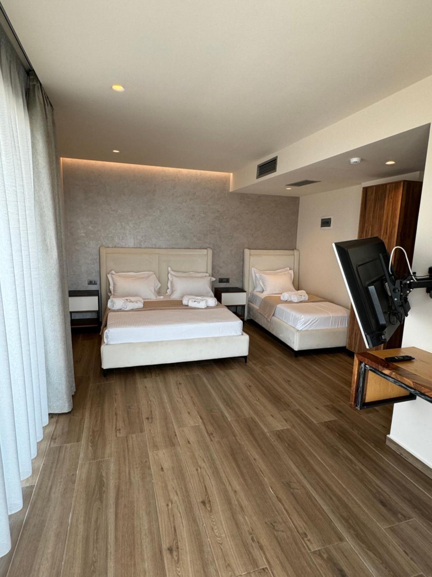 Deluxe Triple Room Balcony Sea View