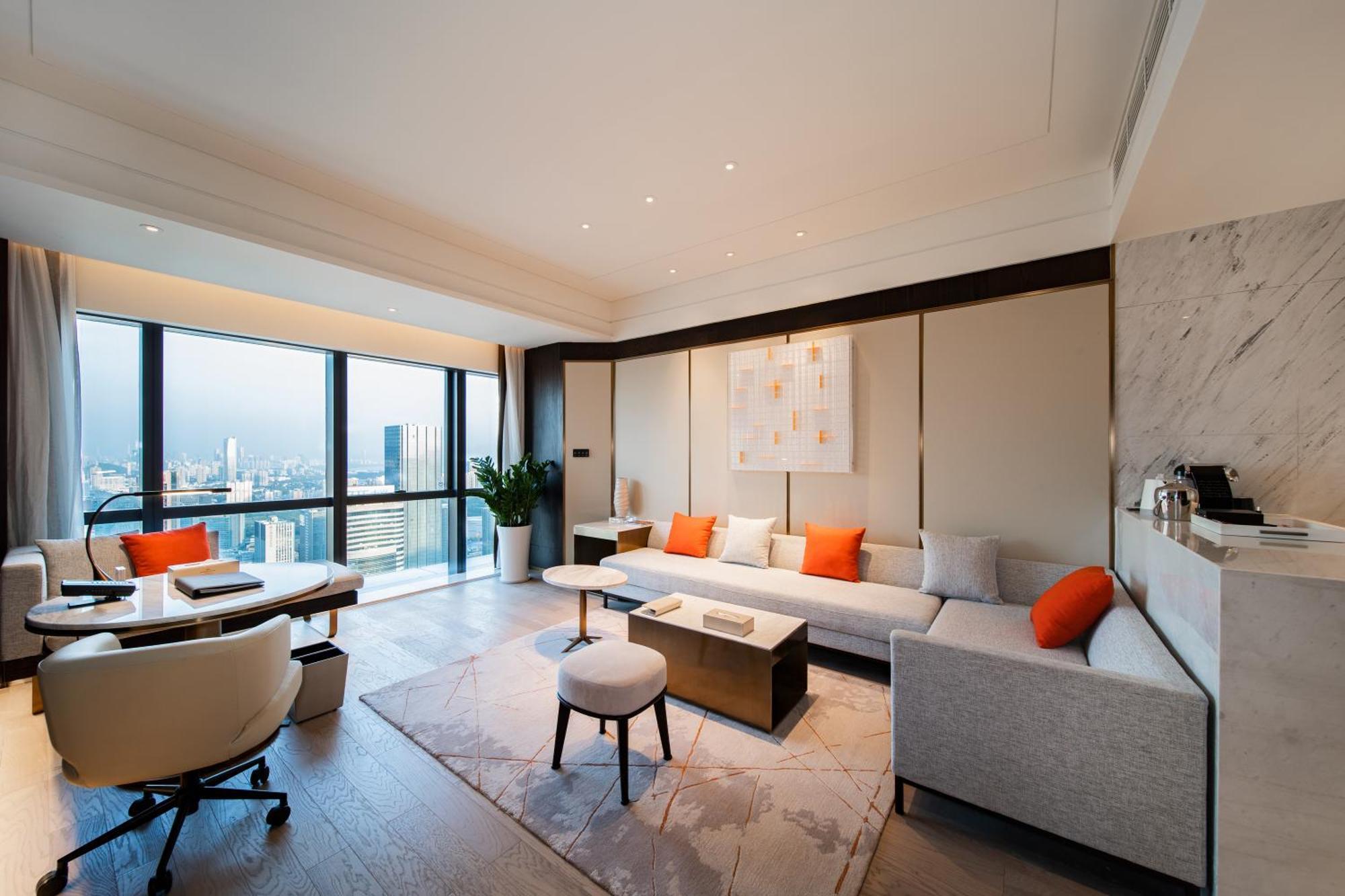 Junior King Suite - Lounge Access