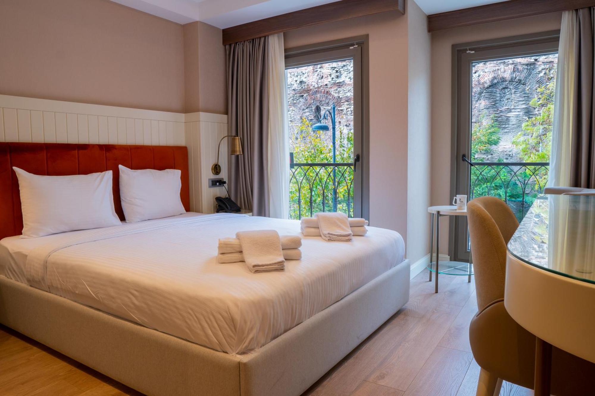 Deluxe Double or Twin Room,1554446356:JPEG