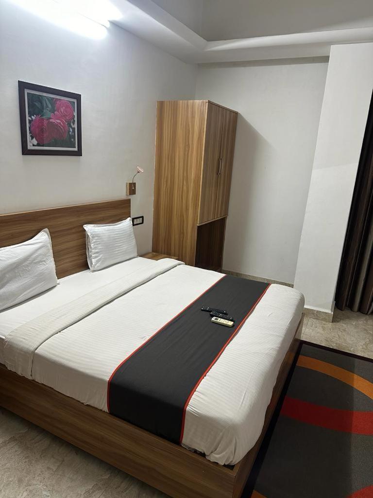 Deluxe Double Room (2 Adults + 1 Child)