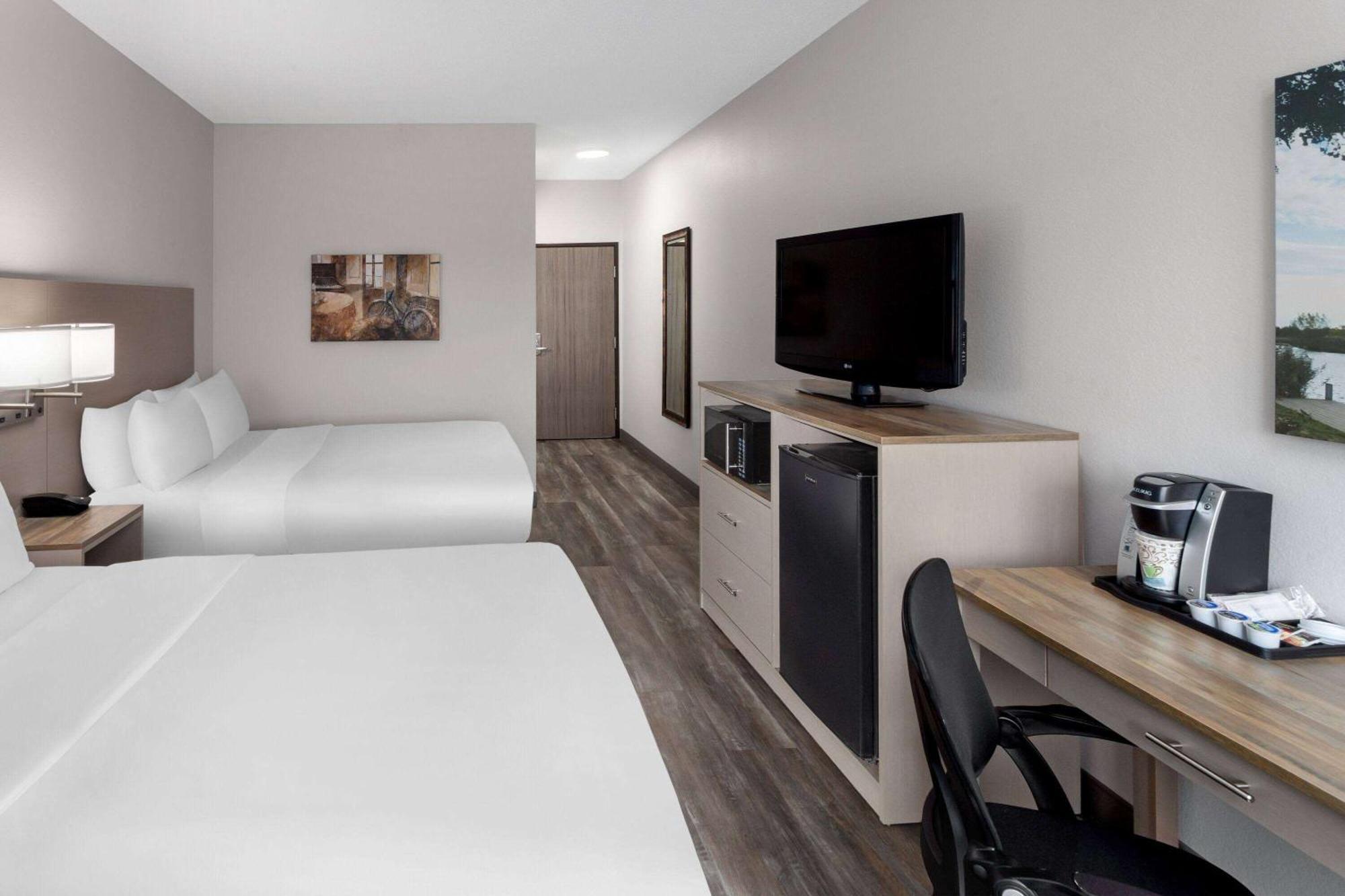 Queen Room with Two Queen Beds - Non-Smoking